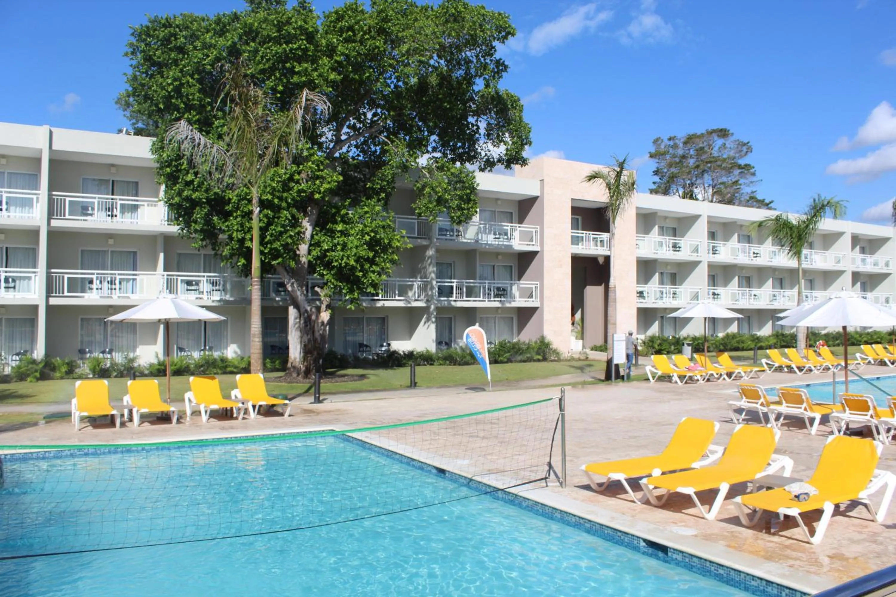 Swimming pool in Emotions by Hodelpa - Juan Dolio