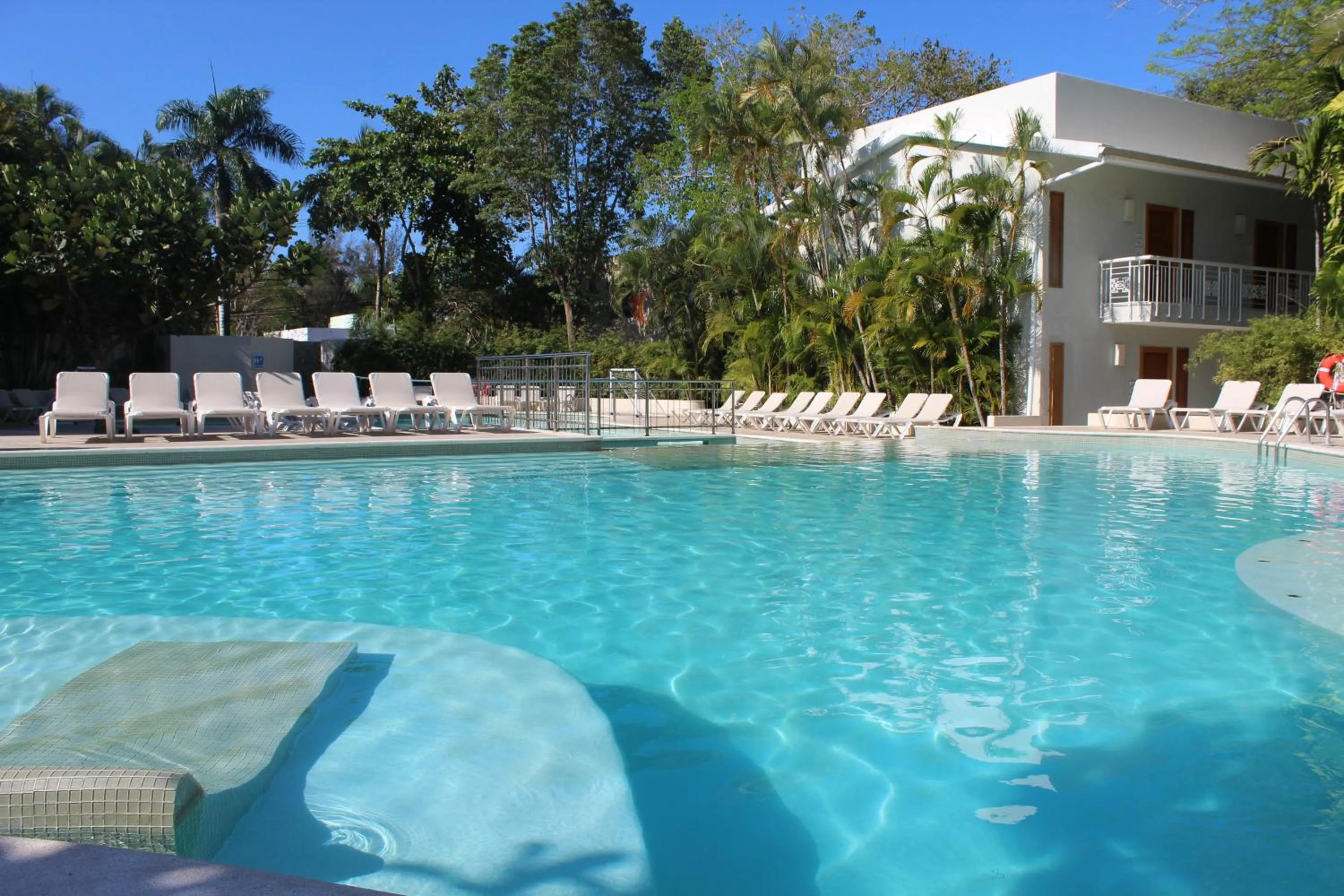 Swimming pool in Emotions by Hodelpa - Juan Dolio