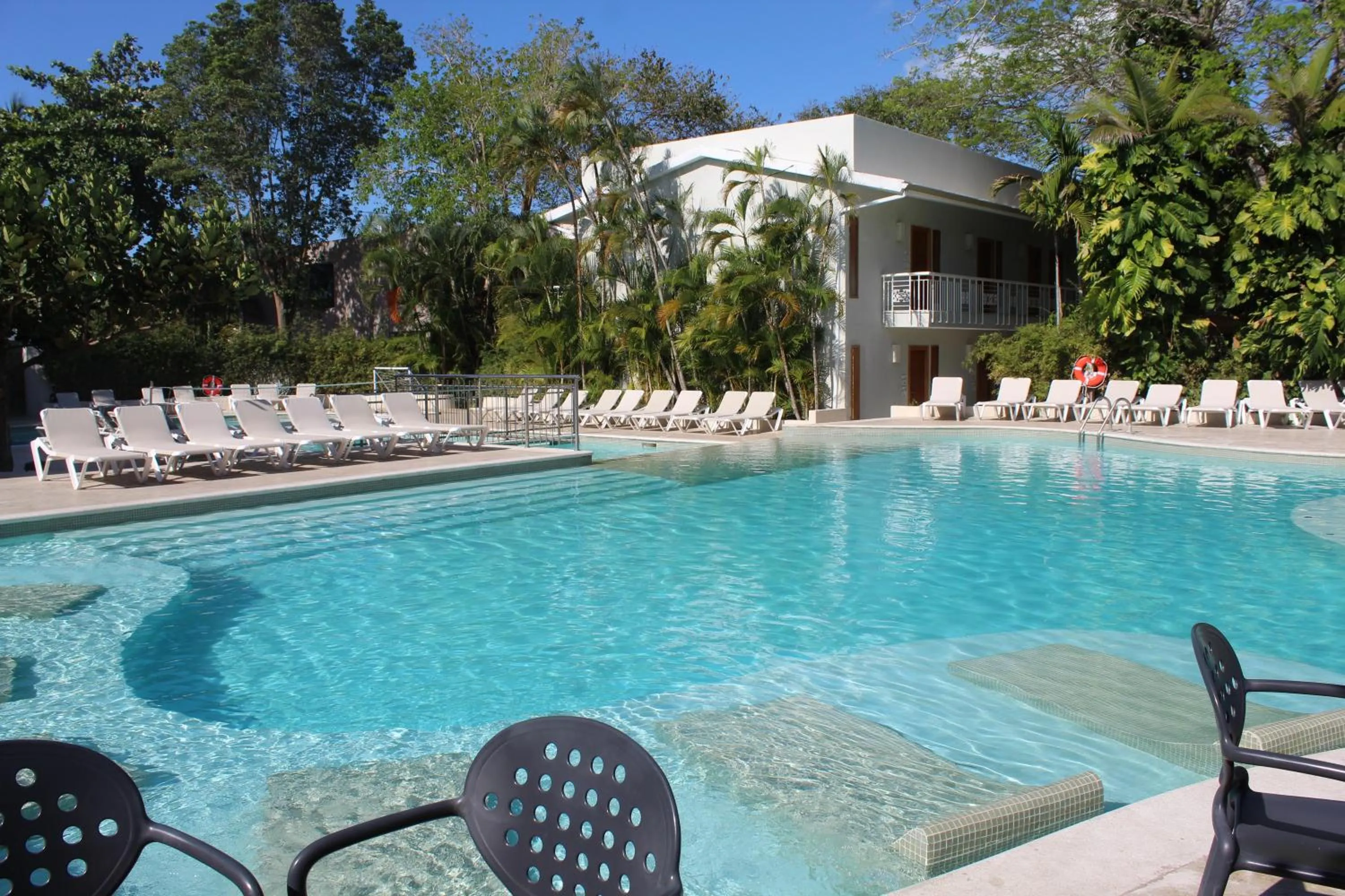 Swimming pool in Emotions by Hodelpa - Juan Dolio