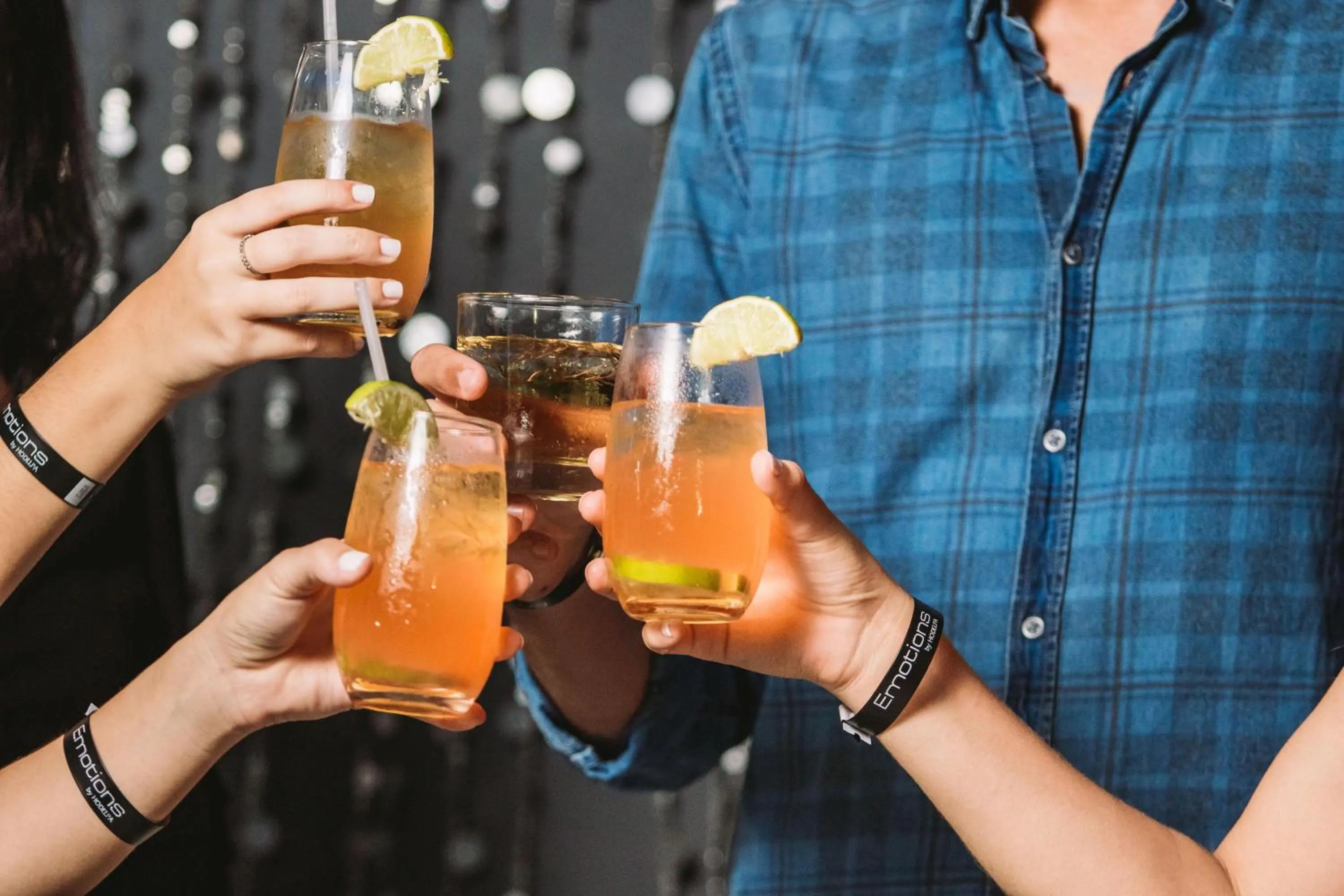 People in Emotions by Hodelpa - Juan Dolio