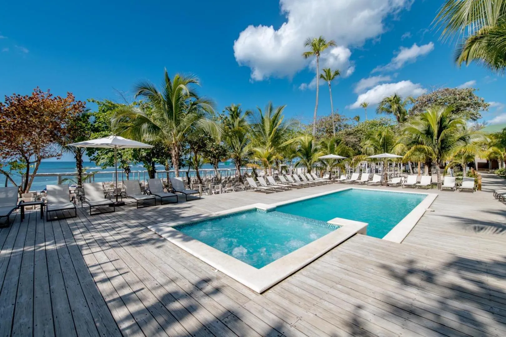 Swimming pool in Emotions by Hodelpa - Juan Dolio