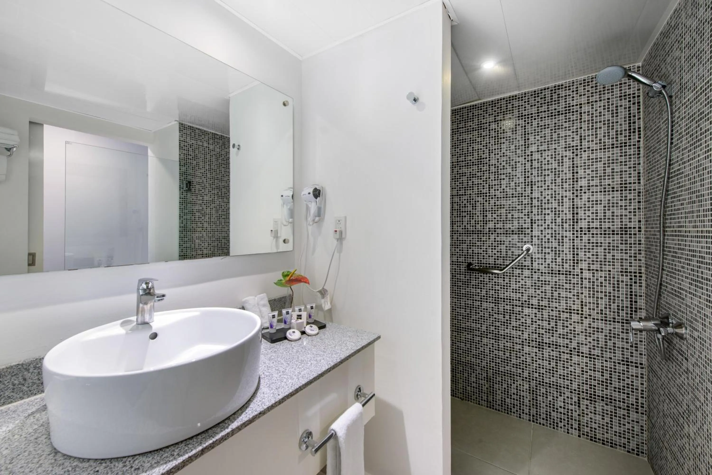 Bathroom in Emotions by Hodelpa - Juan Dolio