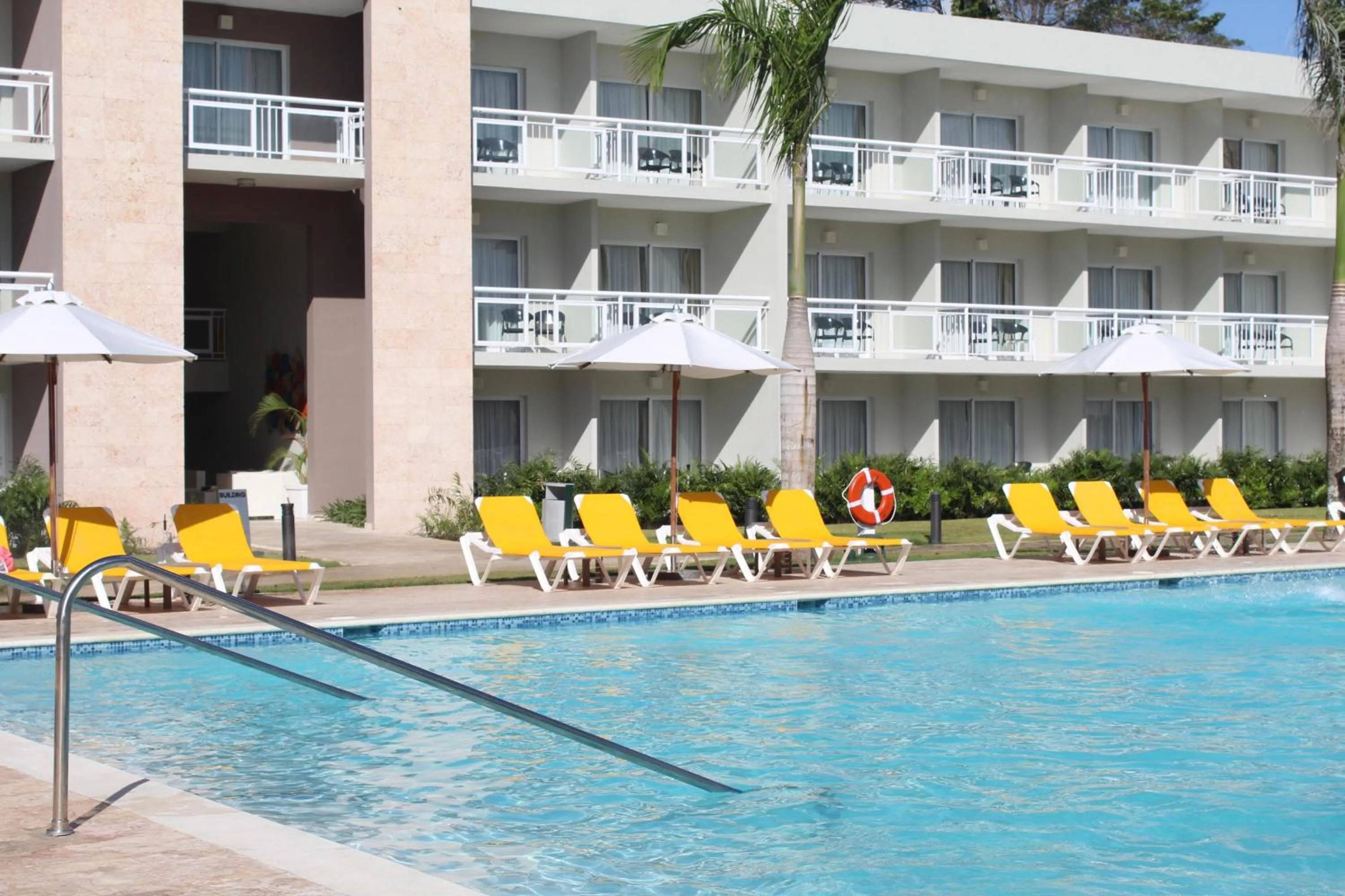 Swimming pool in Emotions by Hodelpa - Juan Dolio