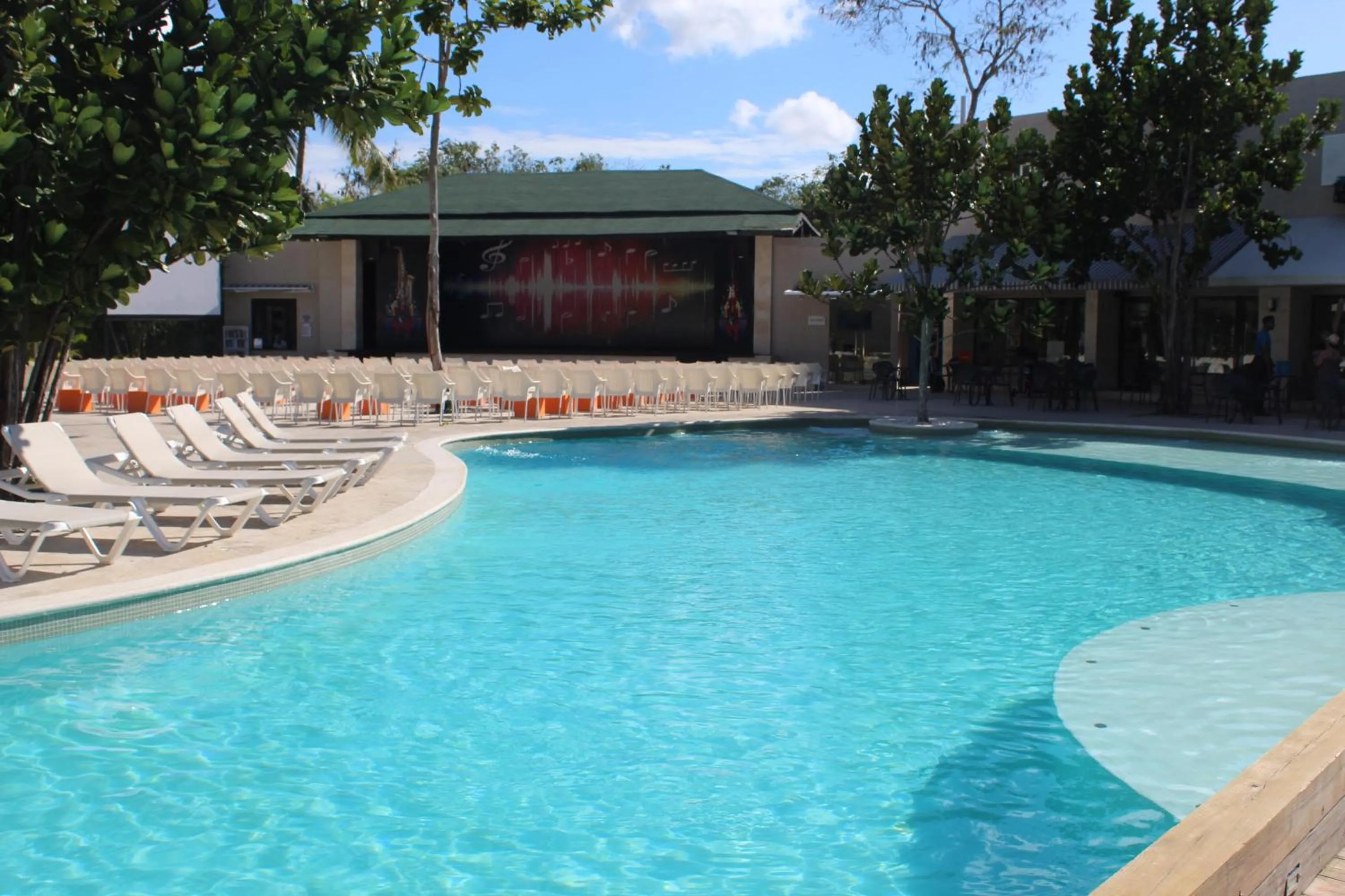 Swimming pool in Emotions by Hodelpa - Juan Dolio