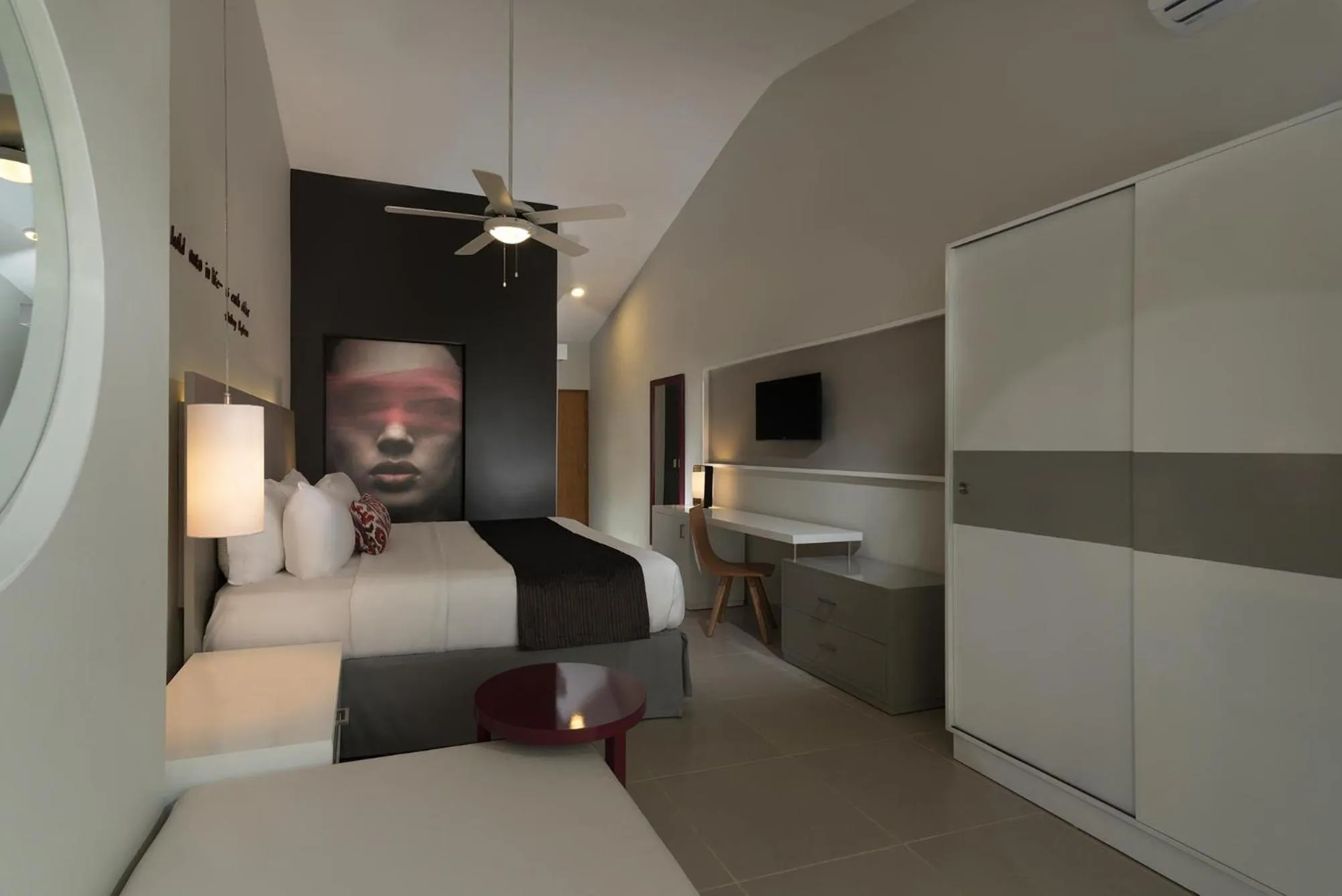 Photo of the whole room, Bed in Emotions by Hodelpa - Juan Dolio