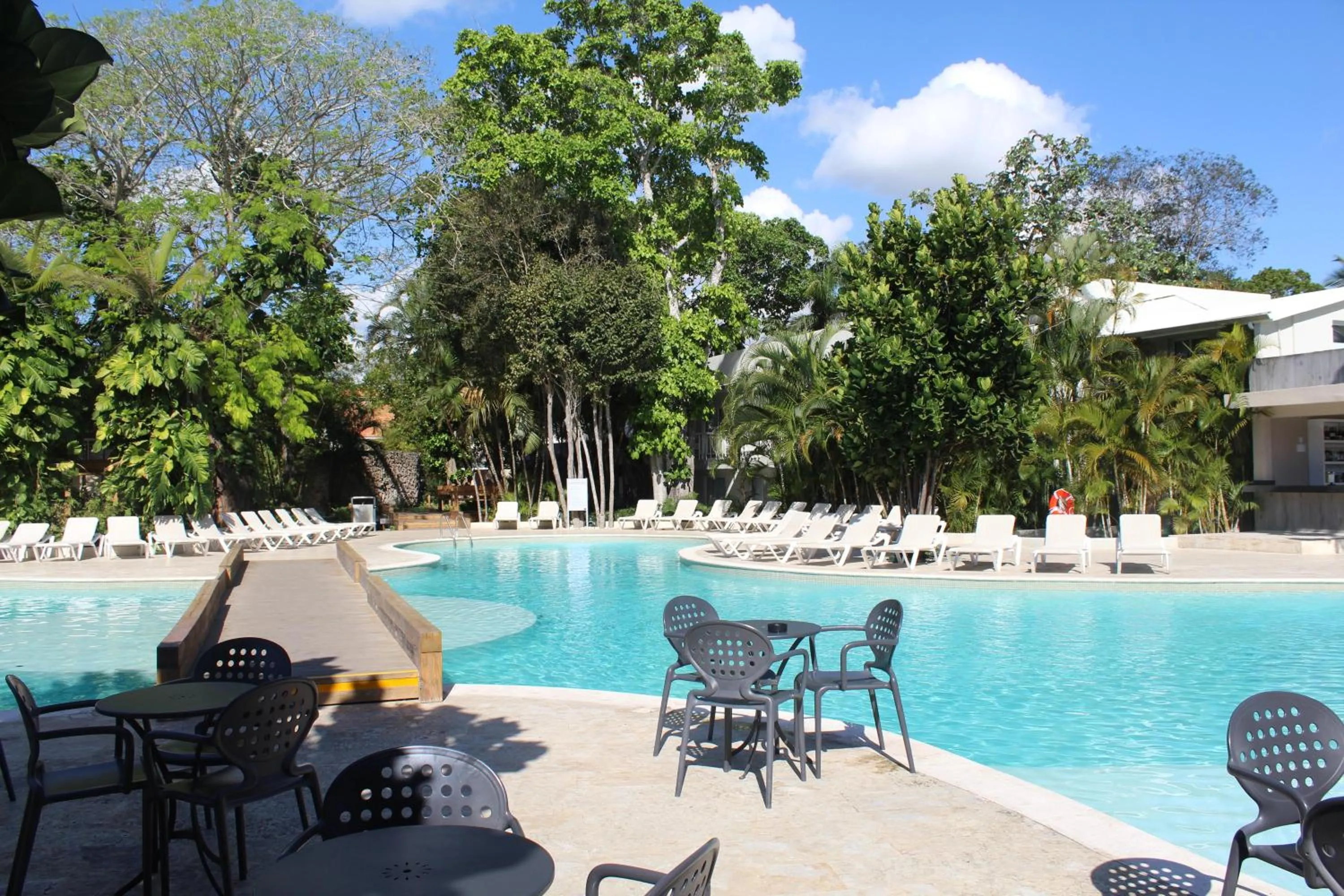 Swimming pool in Emotions by Hodelpa - Juan Dolio