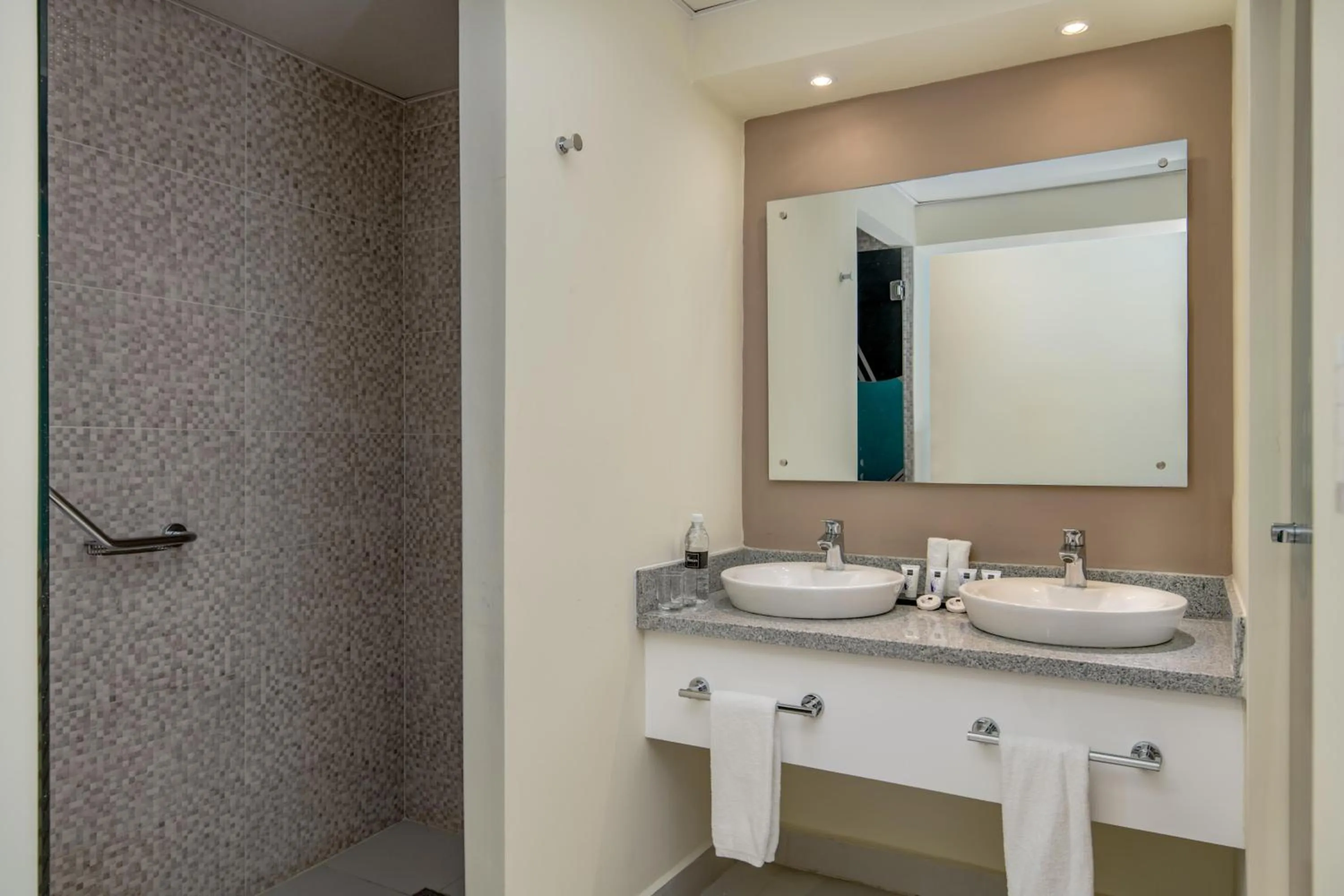 Bathroom in Emotions by Hodelpa - Juan Dolio