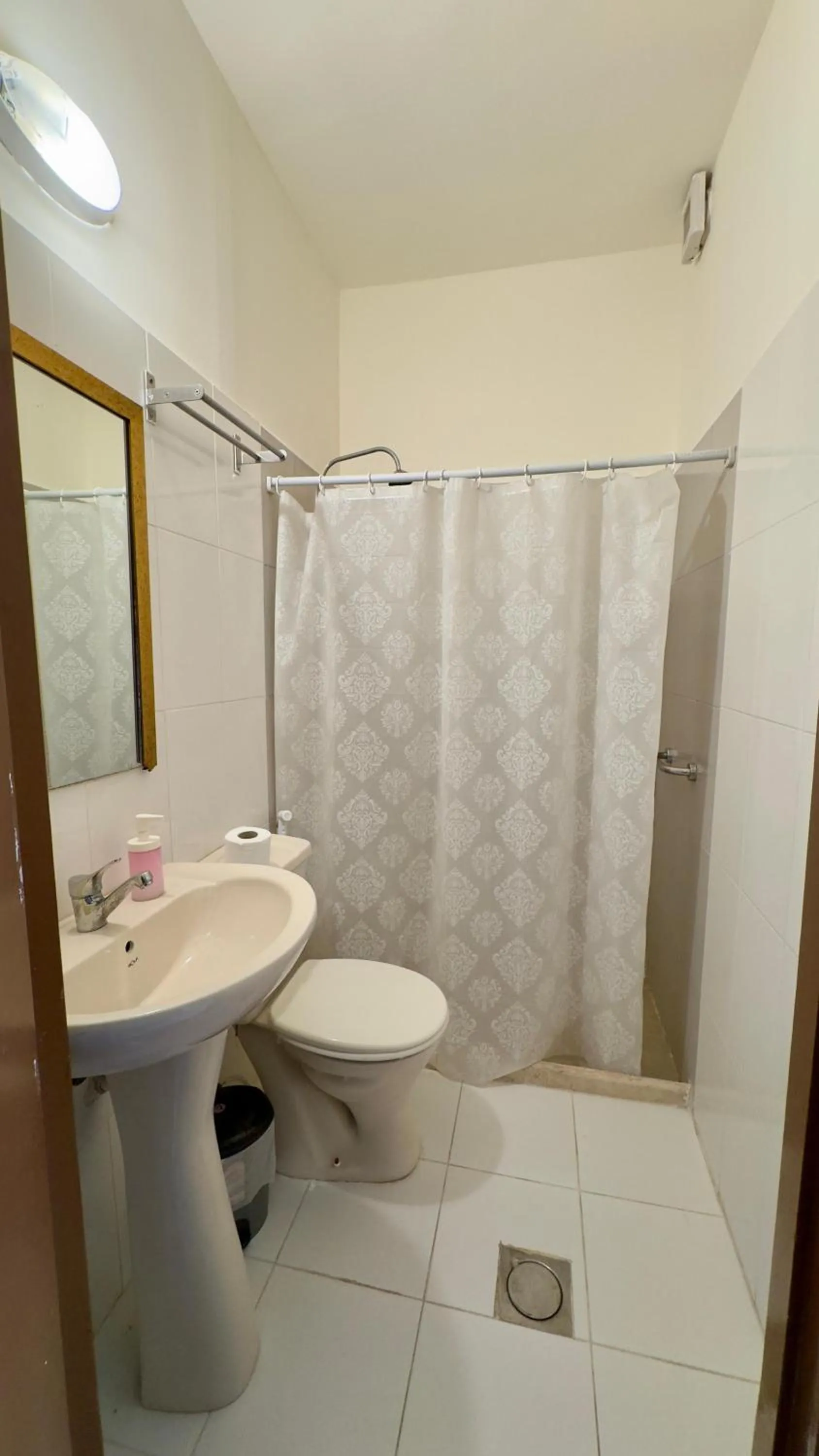 Bathroom in Antika Amman Hotel