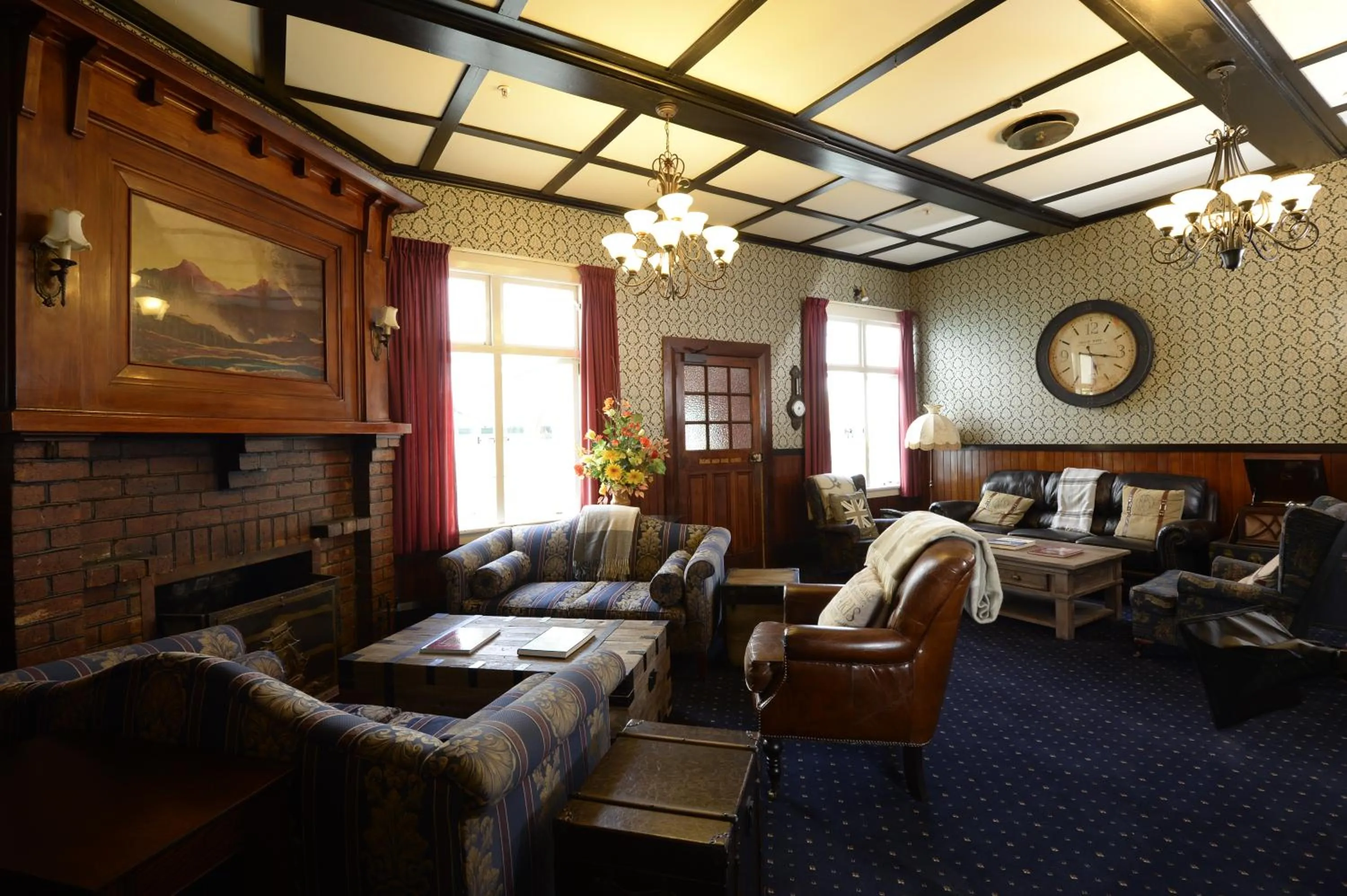 Communal lounge/ TV room in Okoroire Hot Springs Hotel