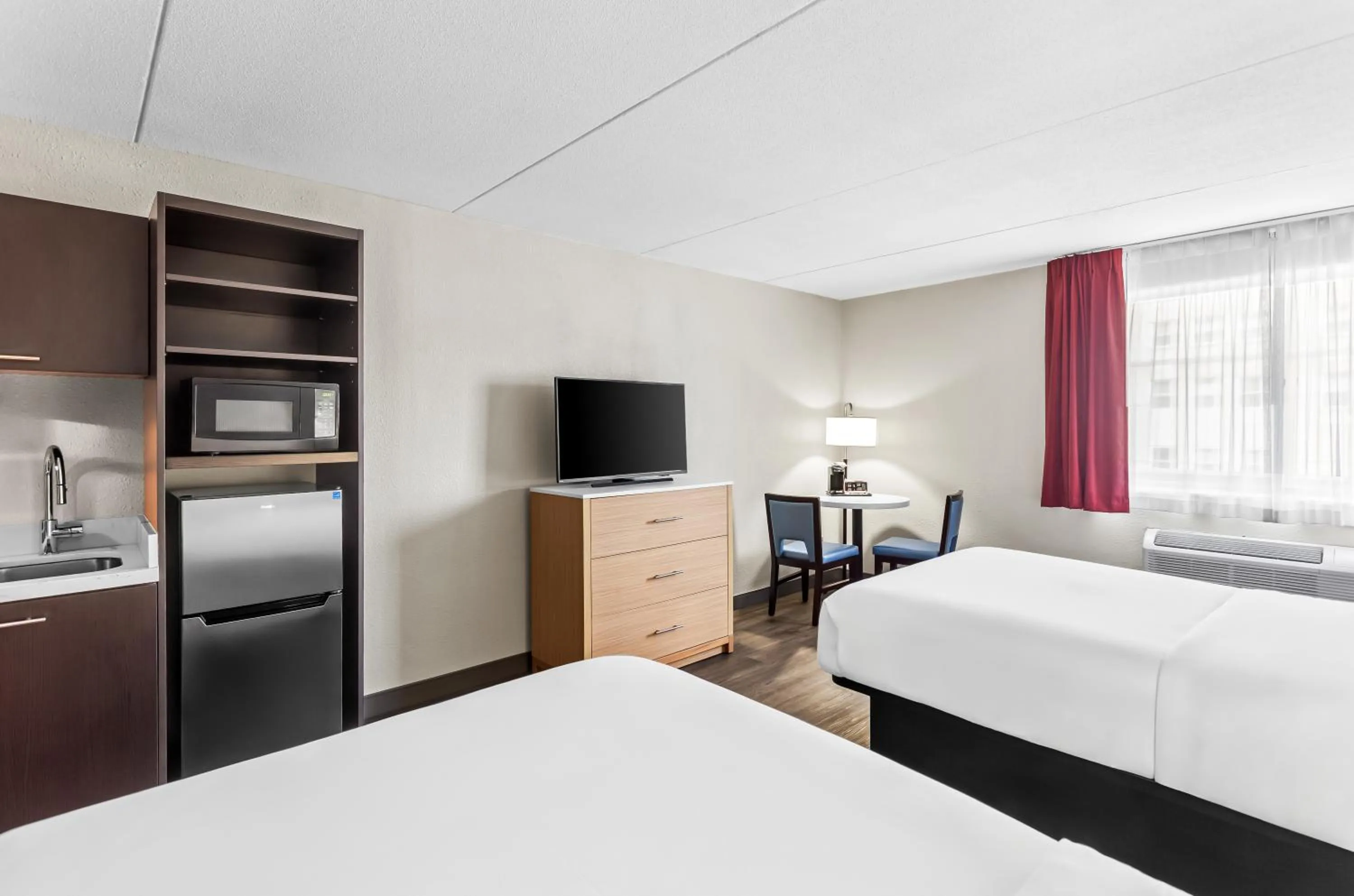 Bed in Suburban Studios Charleston - Civic Center