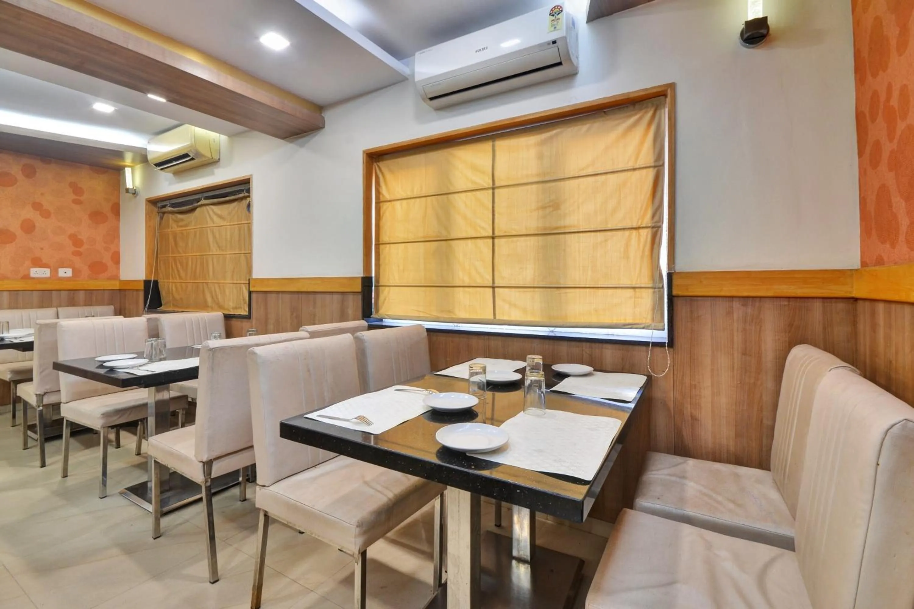 Restaurant/places to eat in Townhouse Coastal Grand Hotels and Resorts