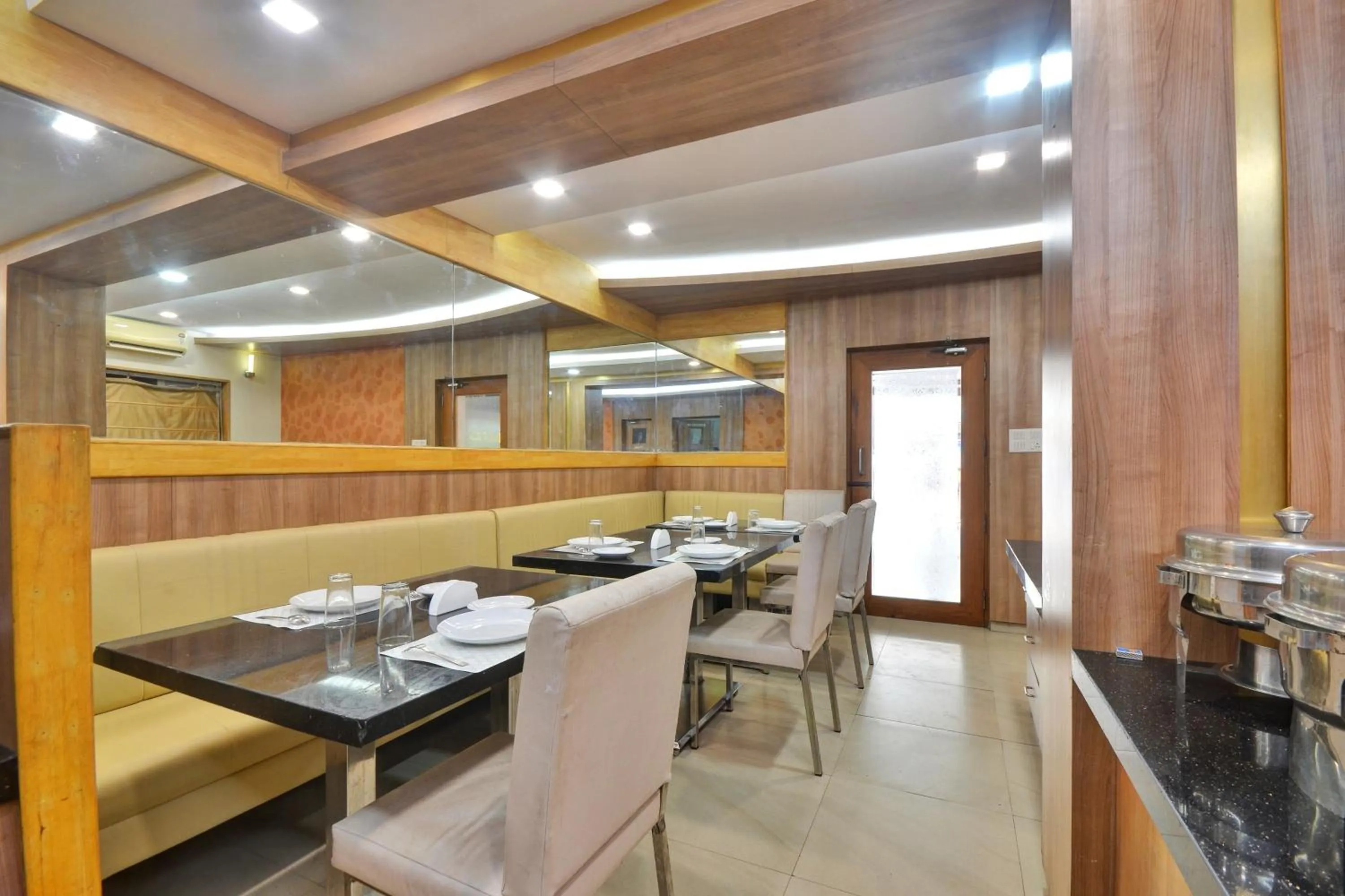 Restaurant/places to eat in Townhouse Coastal Grand Hotels and Resorts