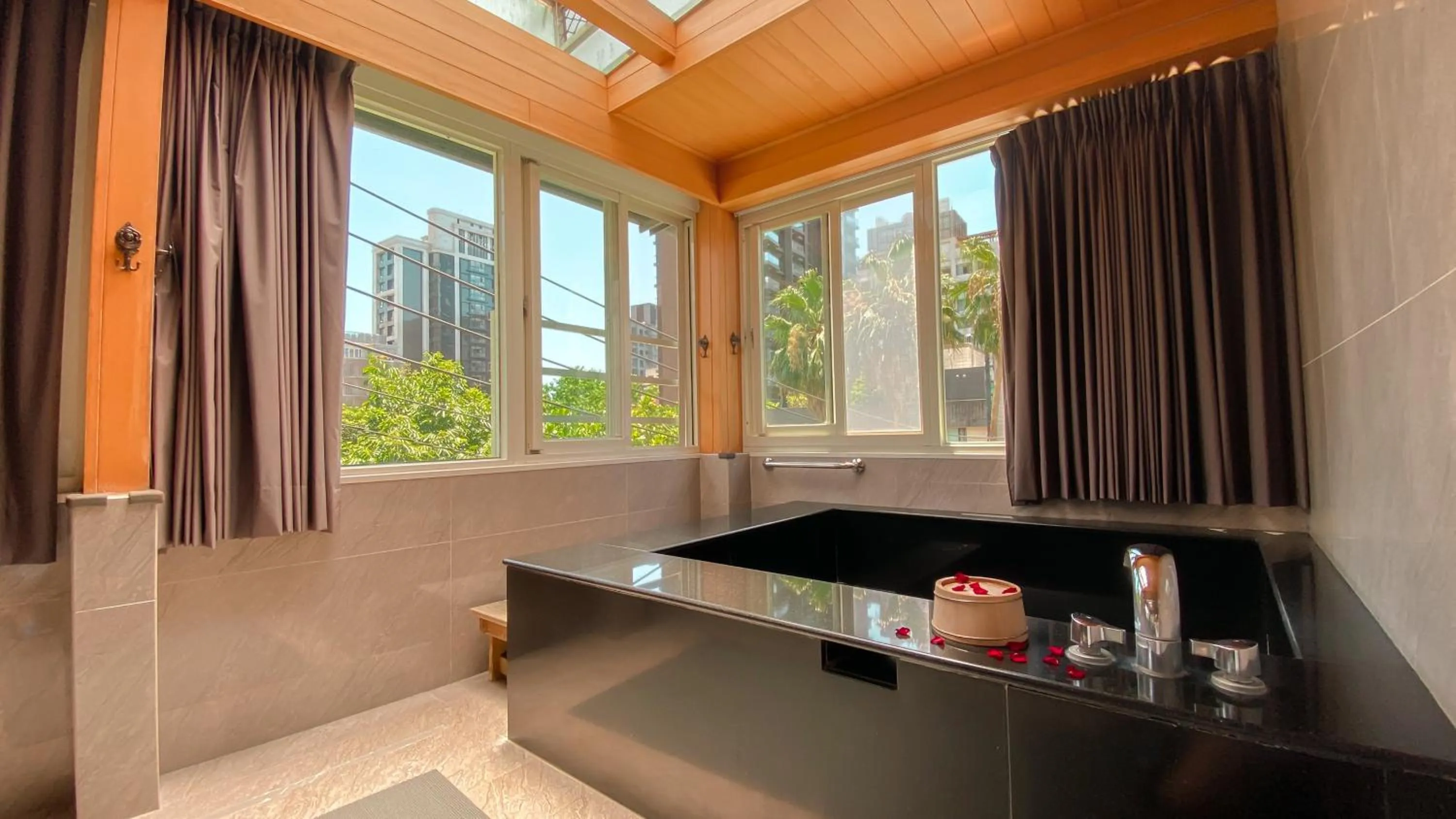 Shower in Yage Hotspring House