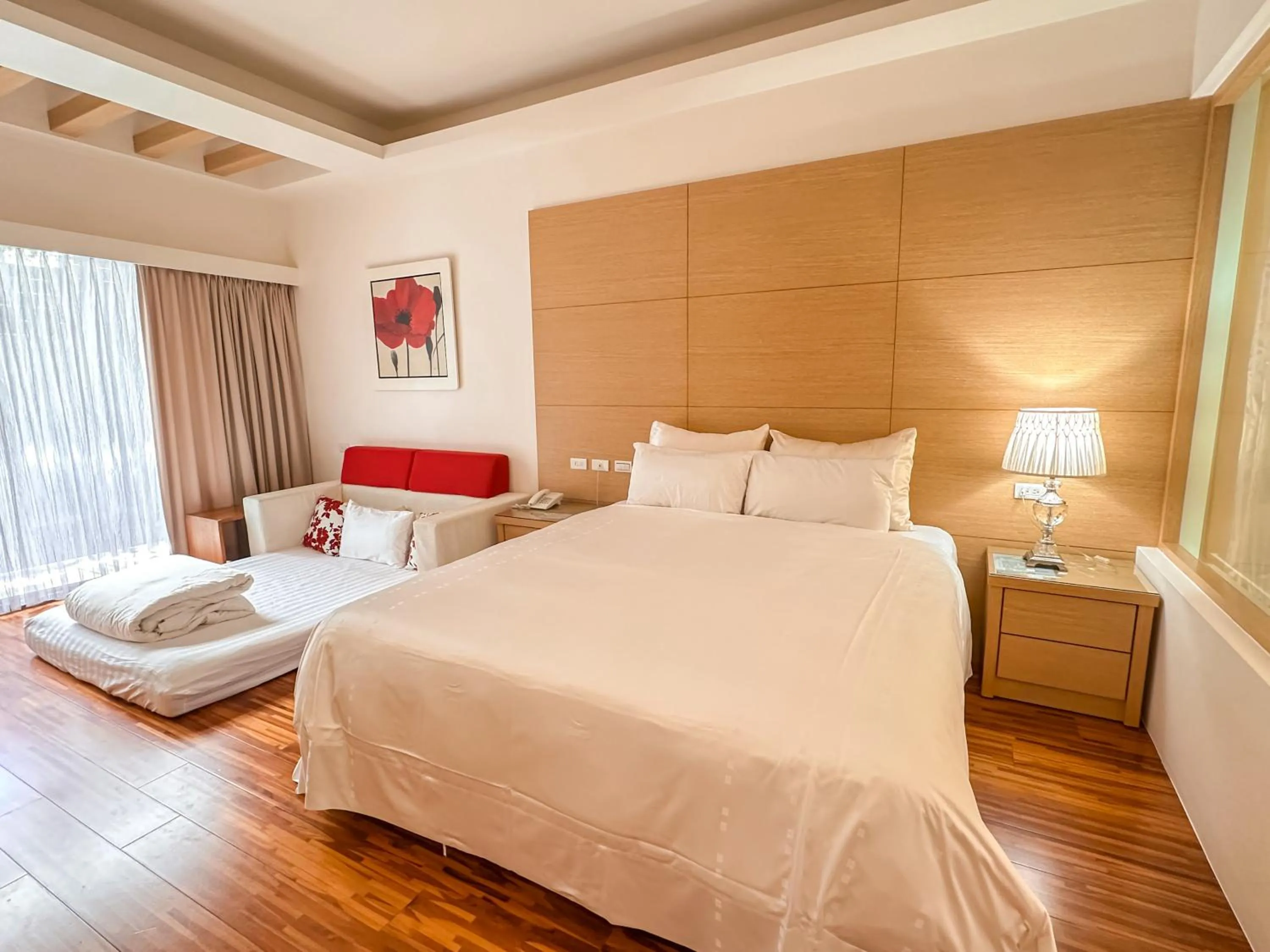 Photo of the whole room, Bed in Yage Hotspring House