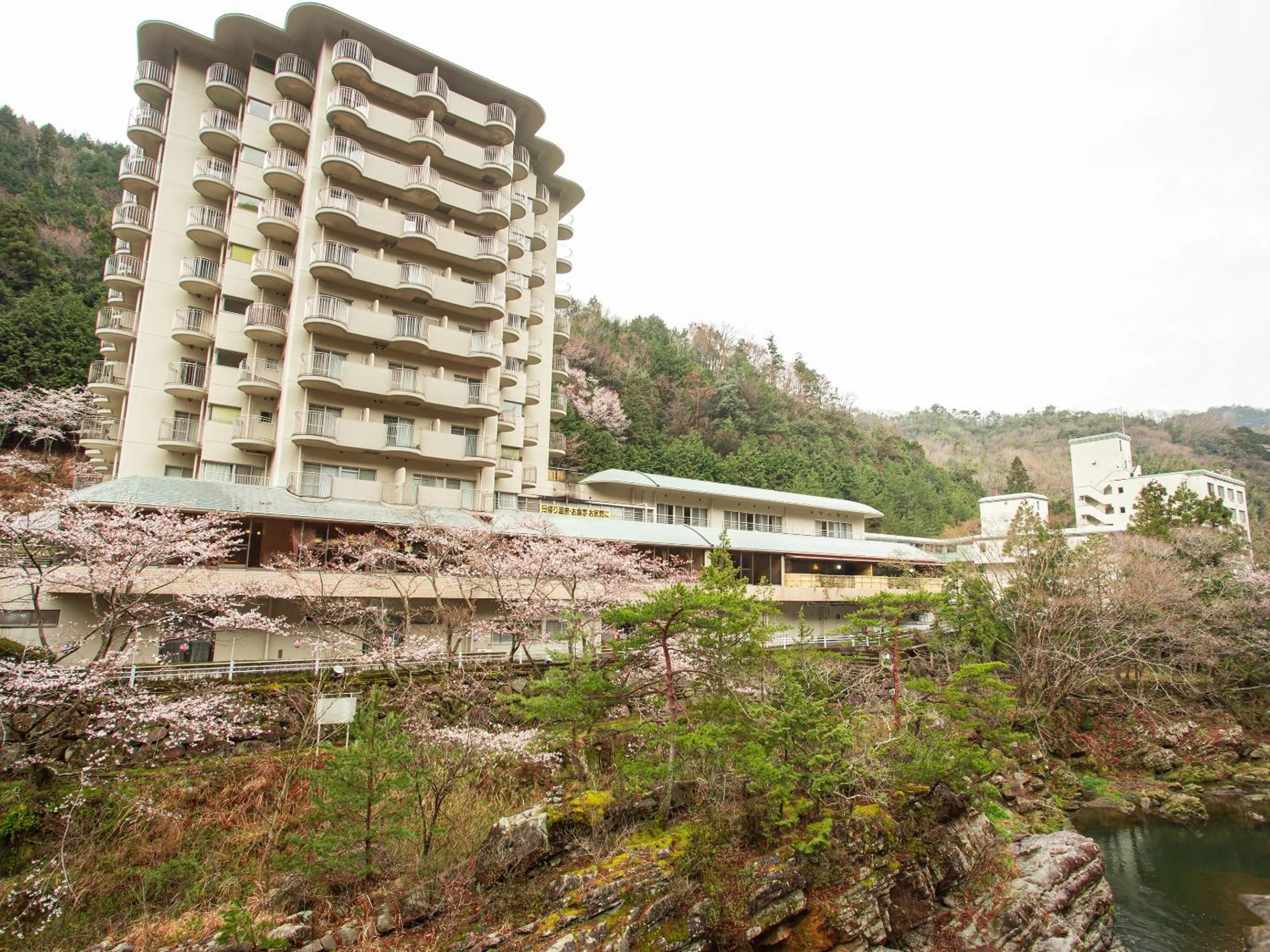 Property building in Shin Kabakawa Kanko Hotel