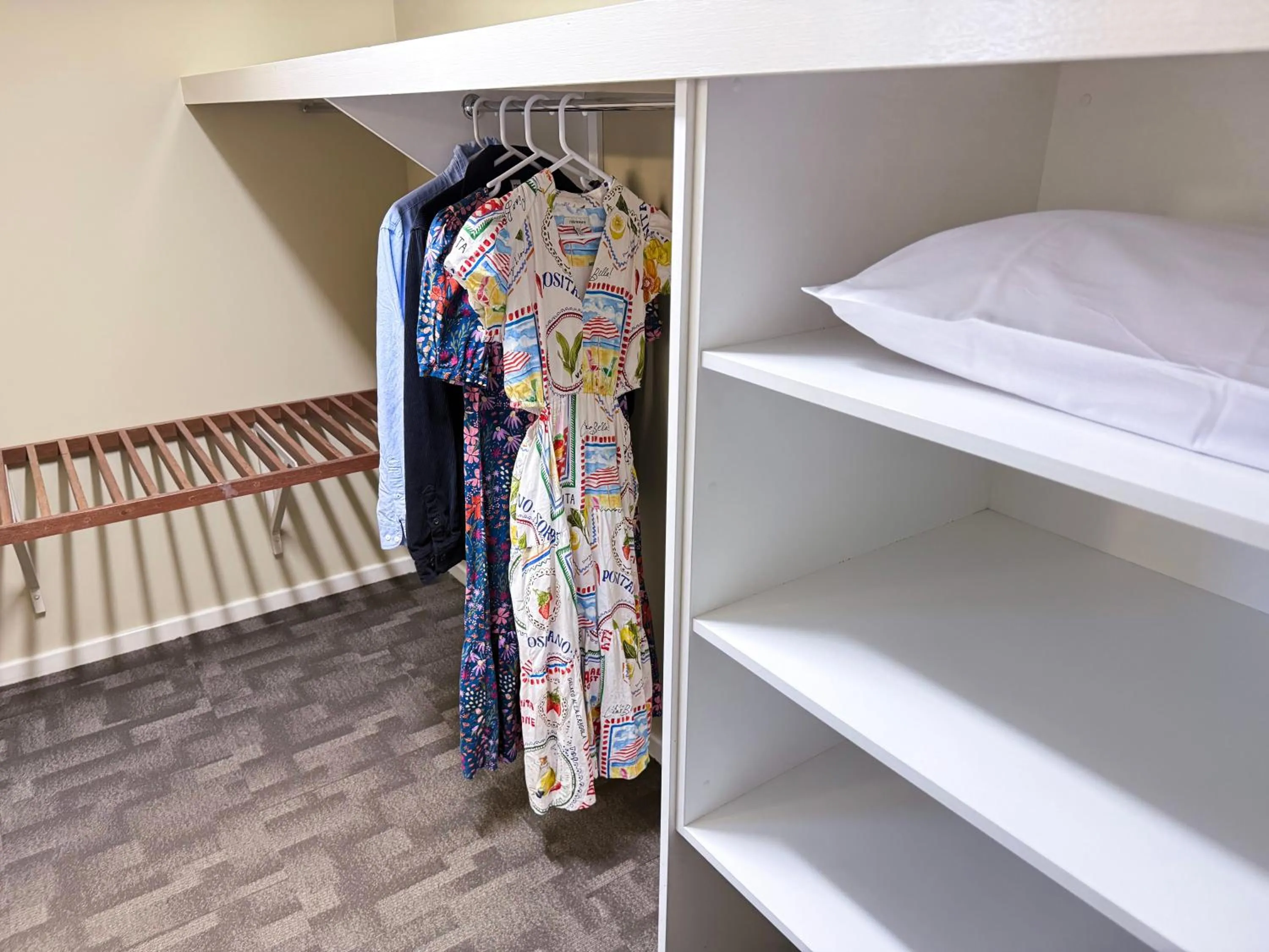 wardrobe, Bed in Geraldton Motor Inn