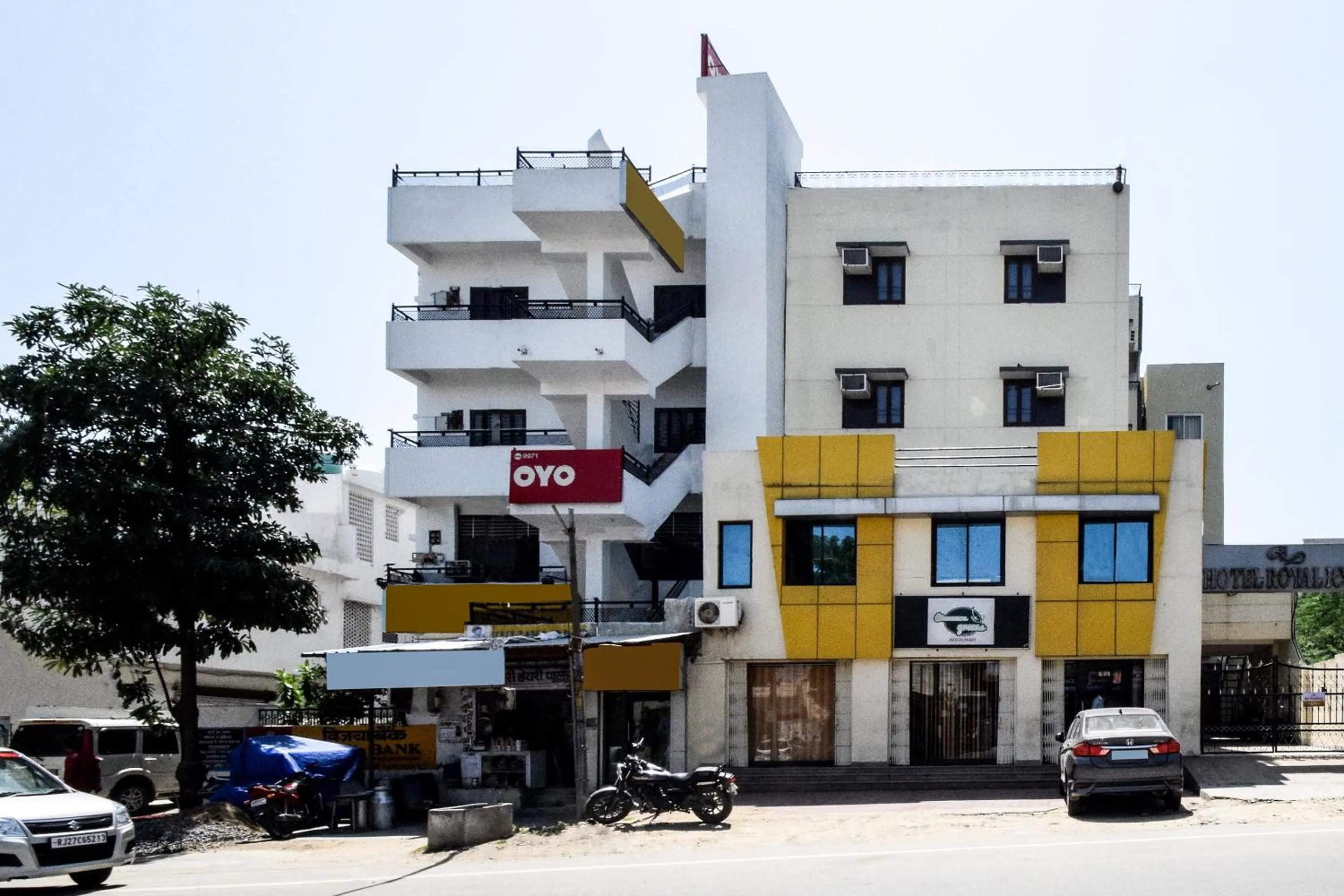 Facade/entrance in FabHotel Royal Icon