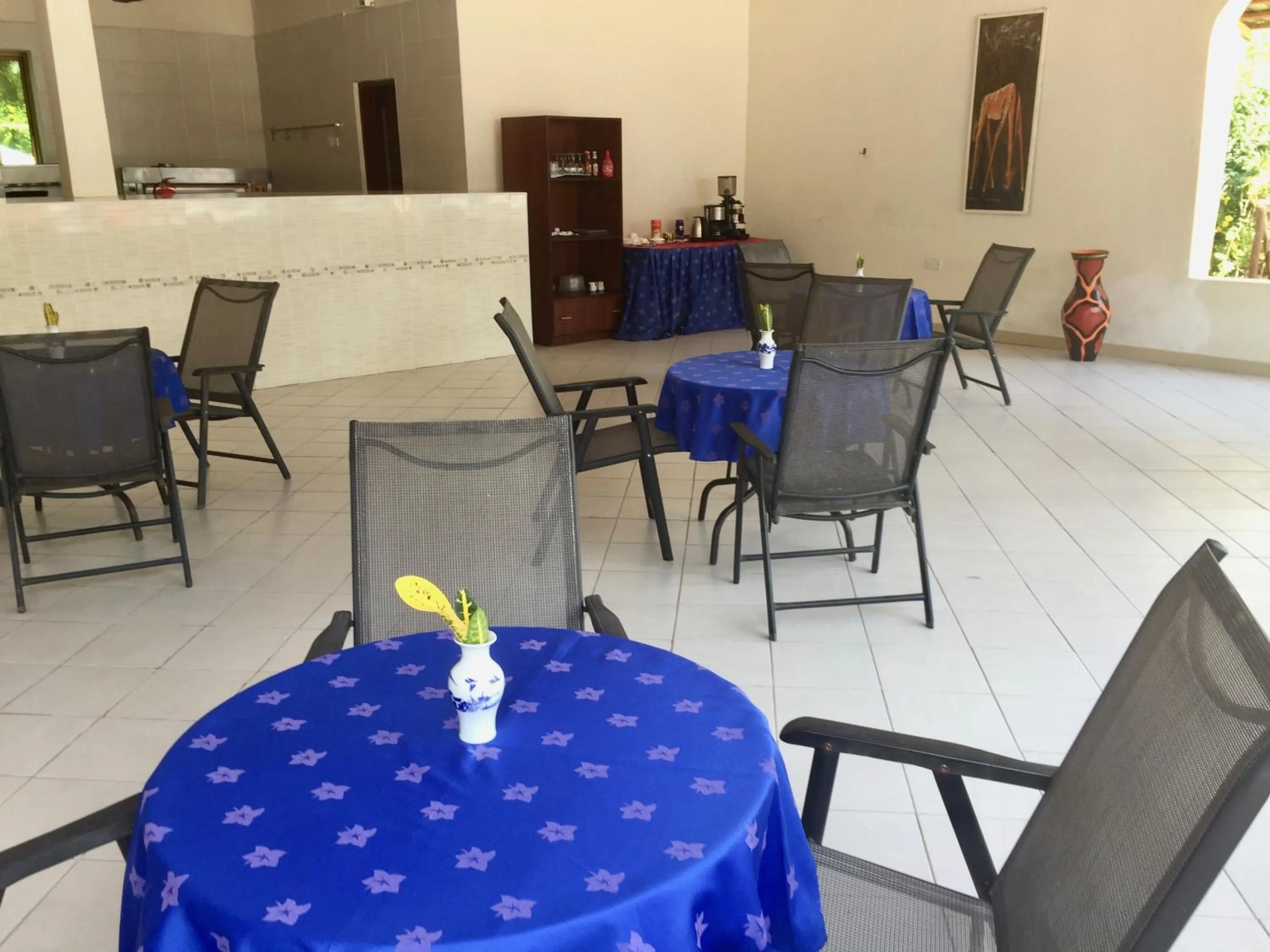 Restaurant/places to eat in Oceanic Bay Hotel & Resort