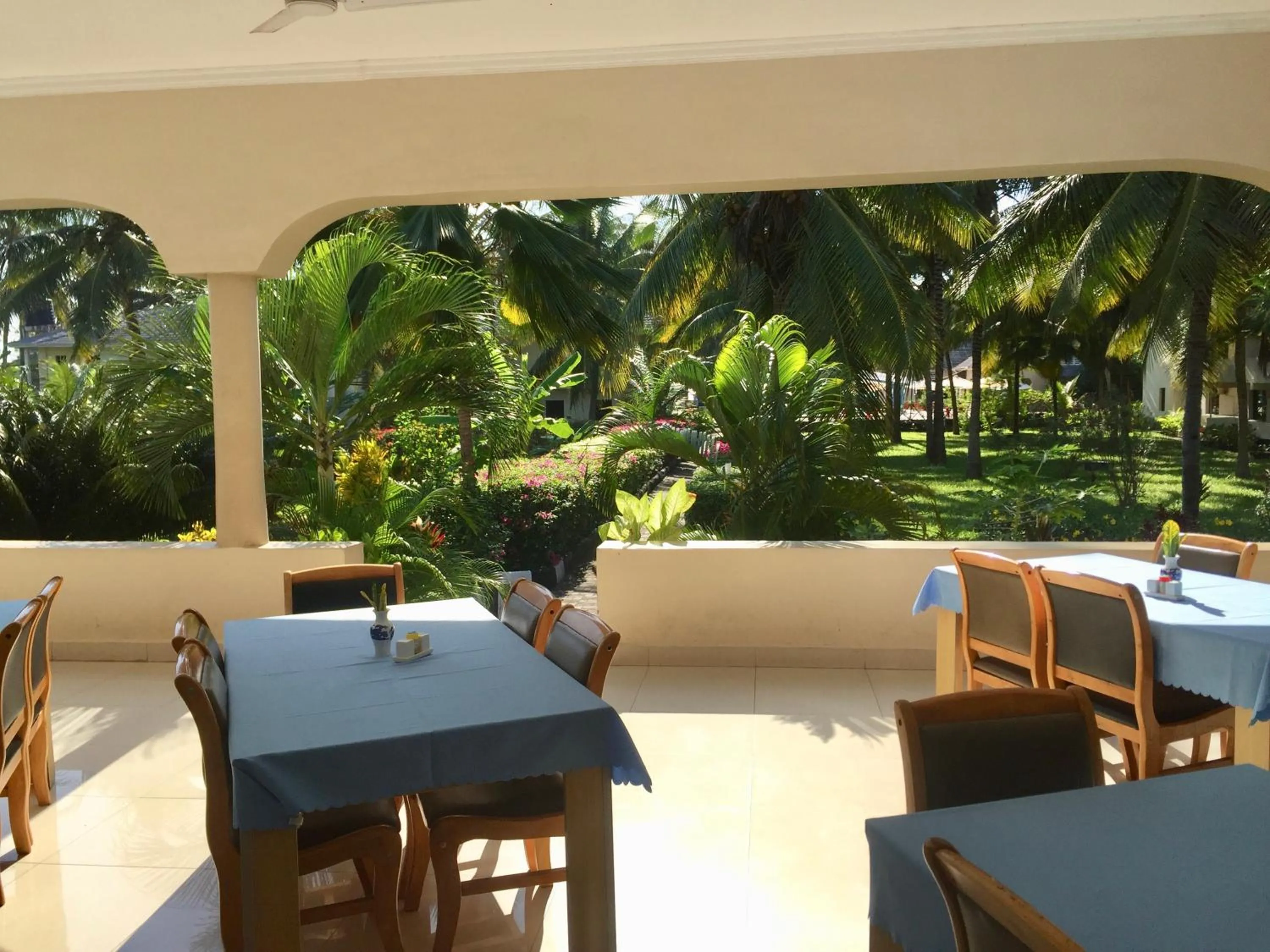 Restaurant/places to eat in Oceanic Bay Hotel & Resort