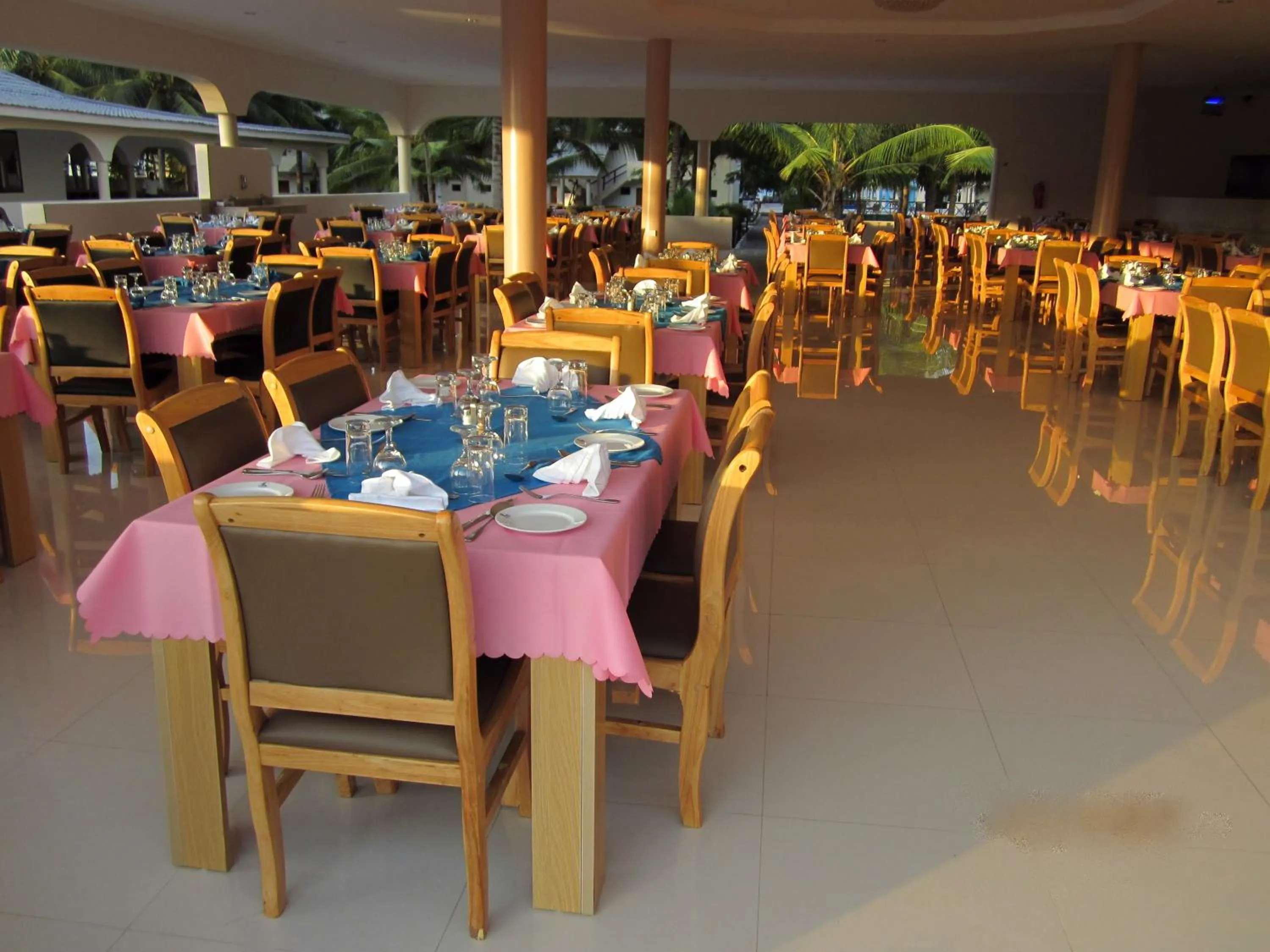 Restaurant/places to eat in Oceanic Bay Hotel & Resort