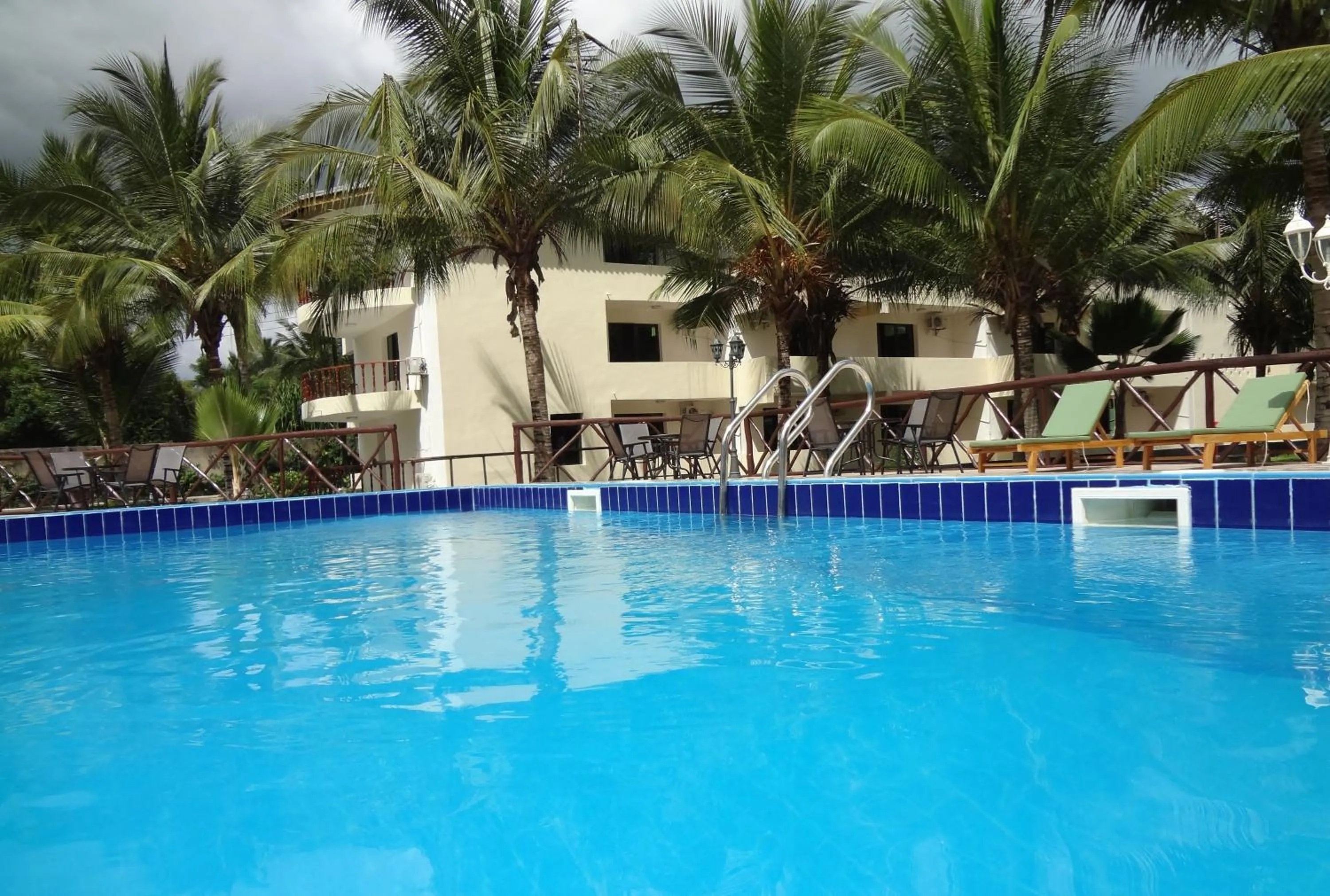 Swimming pool in Oceanic Bay Hotel & Resort