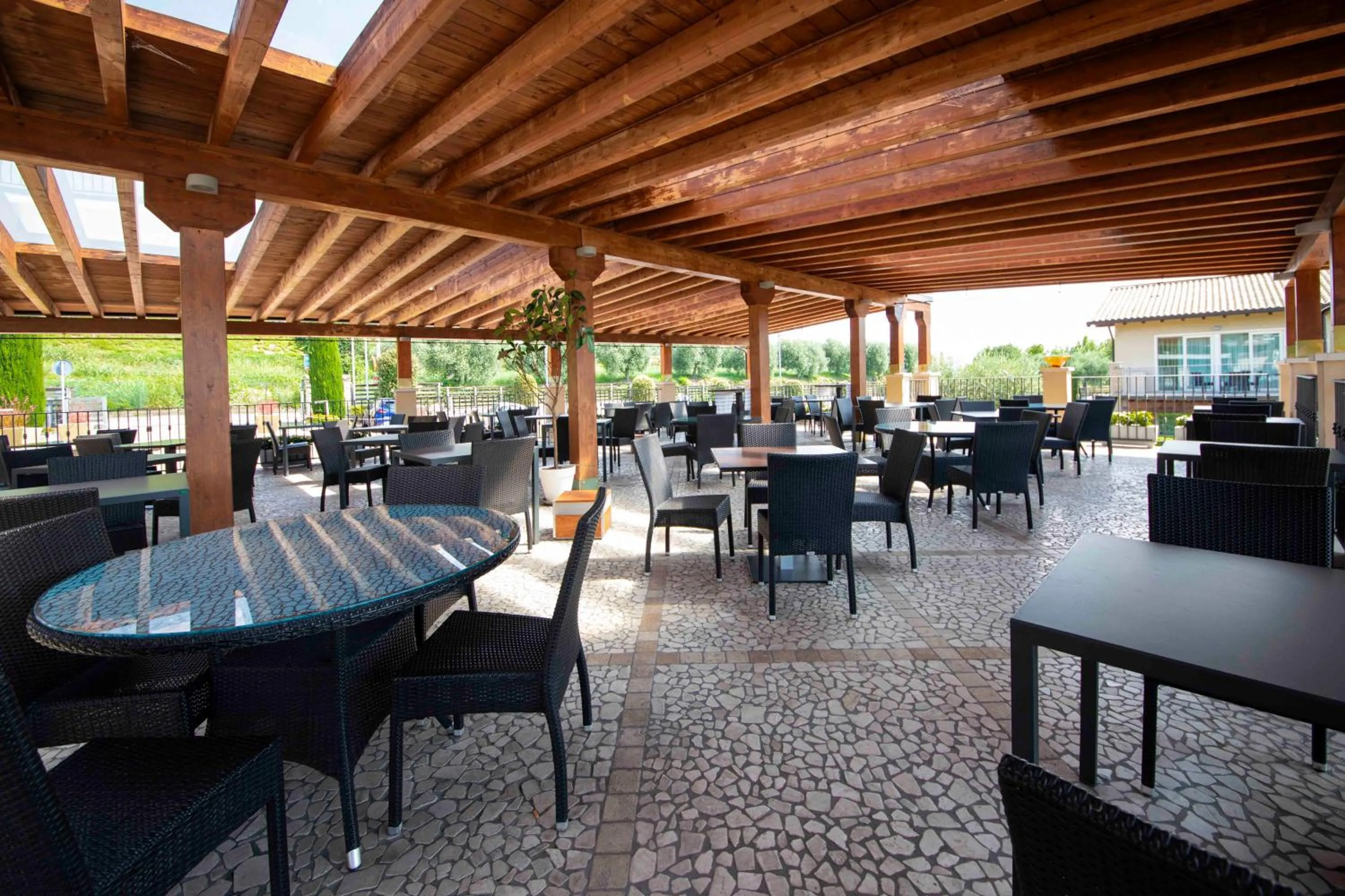Restaurant/places to eat in Lake Garda Resort