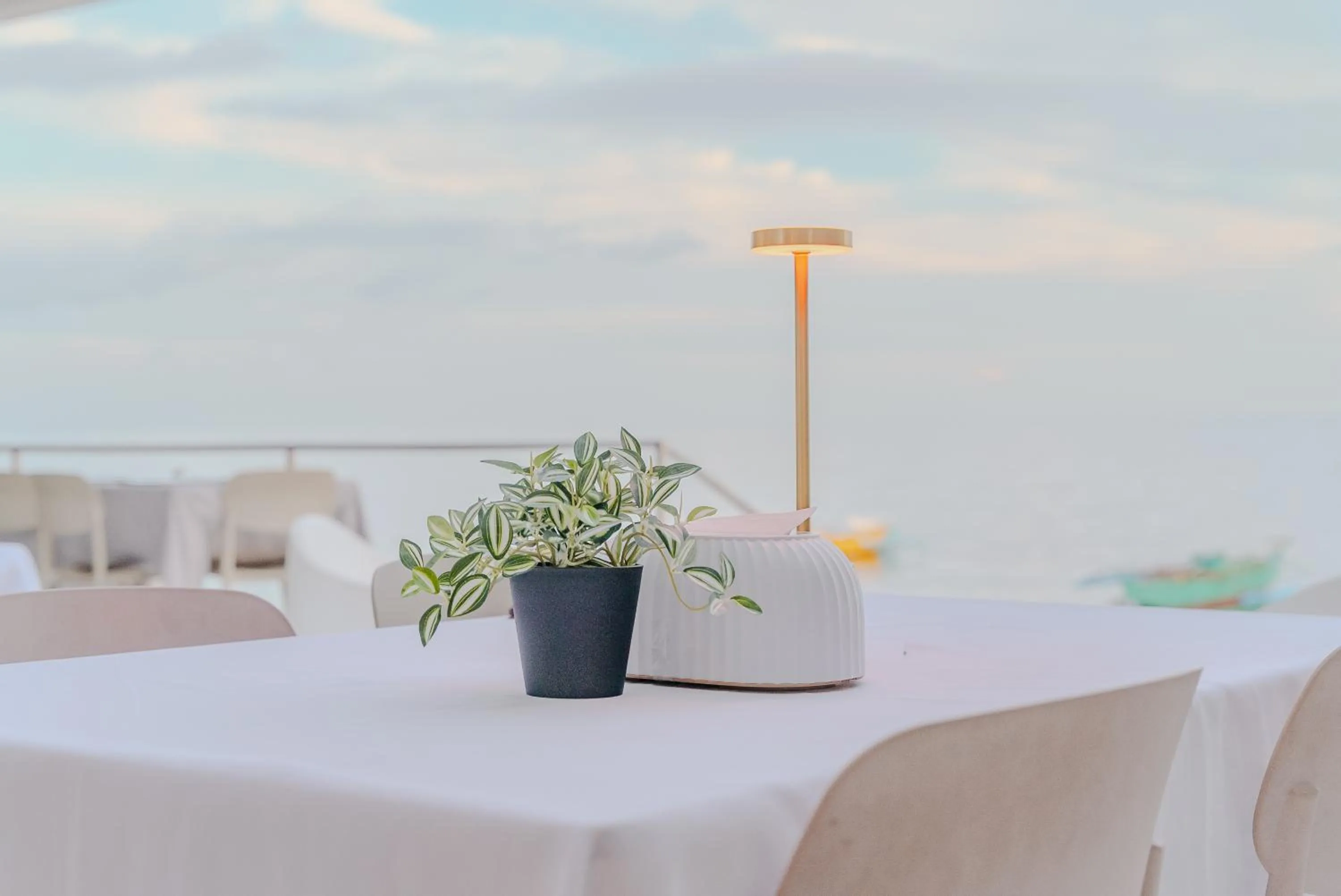 Restaurant/places to eat in GT Seaside Inn