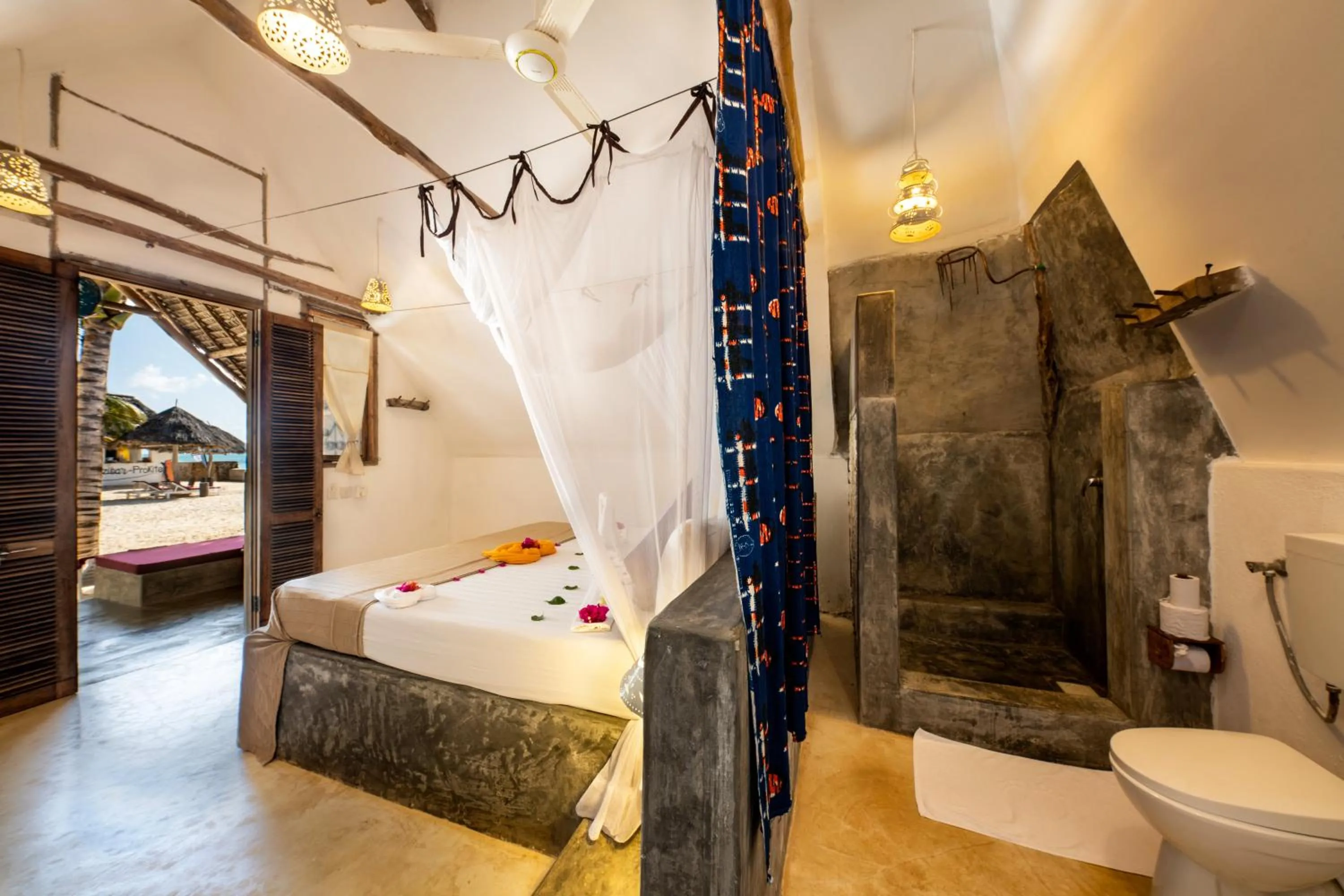 Shower, Bed in Nur Beach Hotel