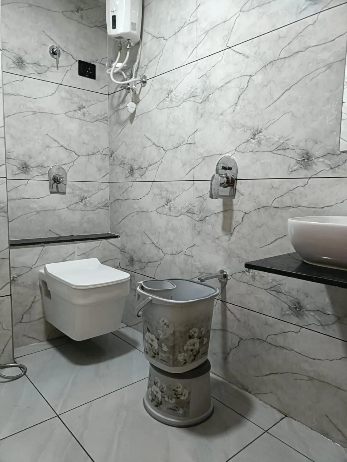 Shower in Hotel Sun PLaza