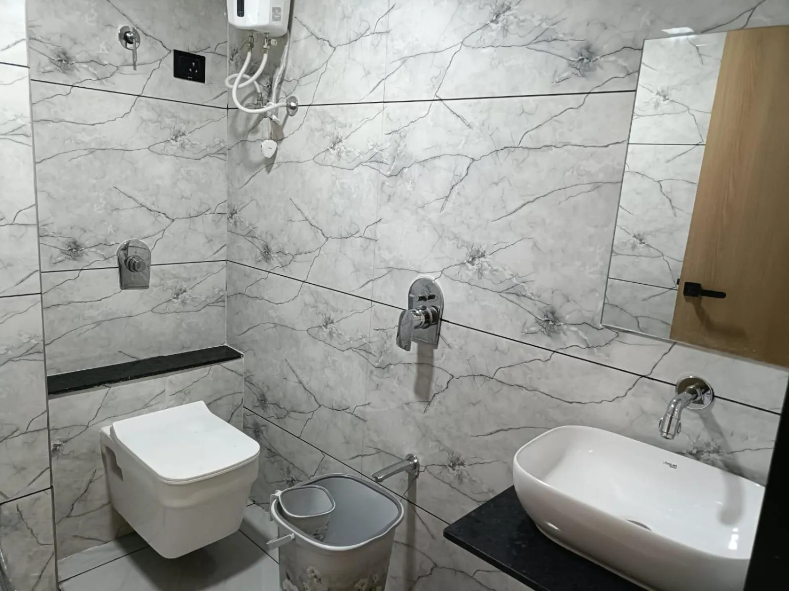 Shower in Hotel Sun PLaza