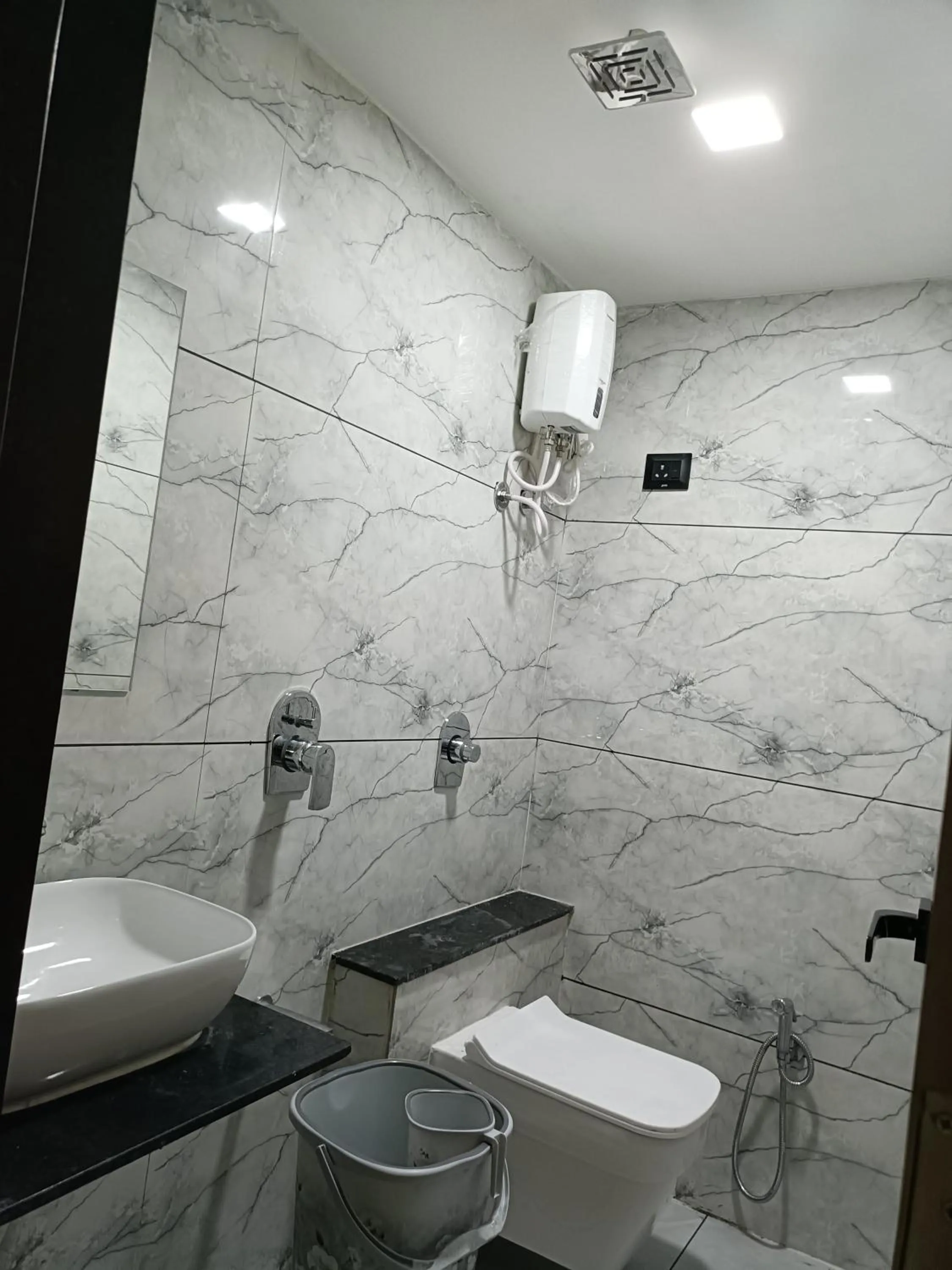 Shower in Hotel Sun PLaza