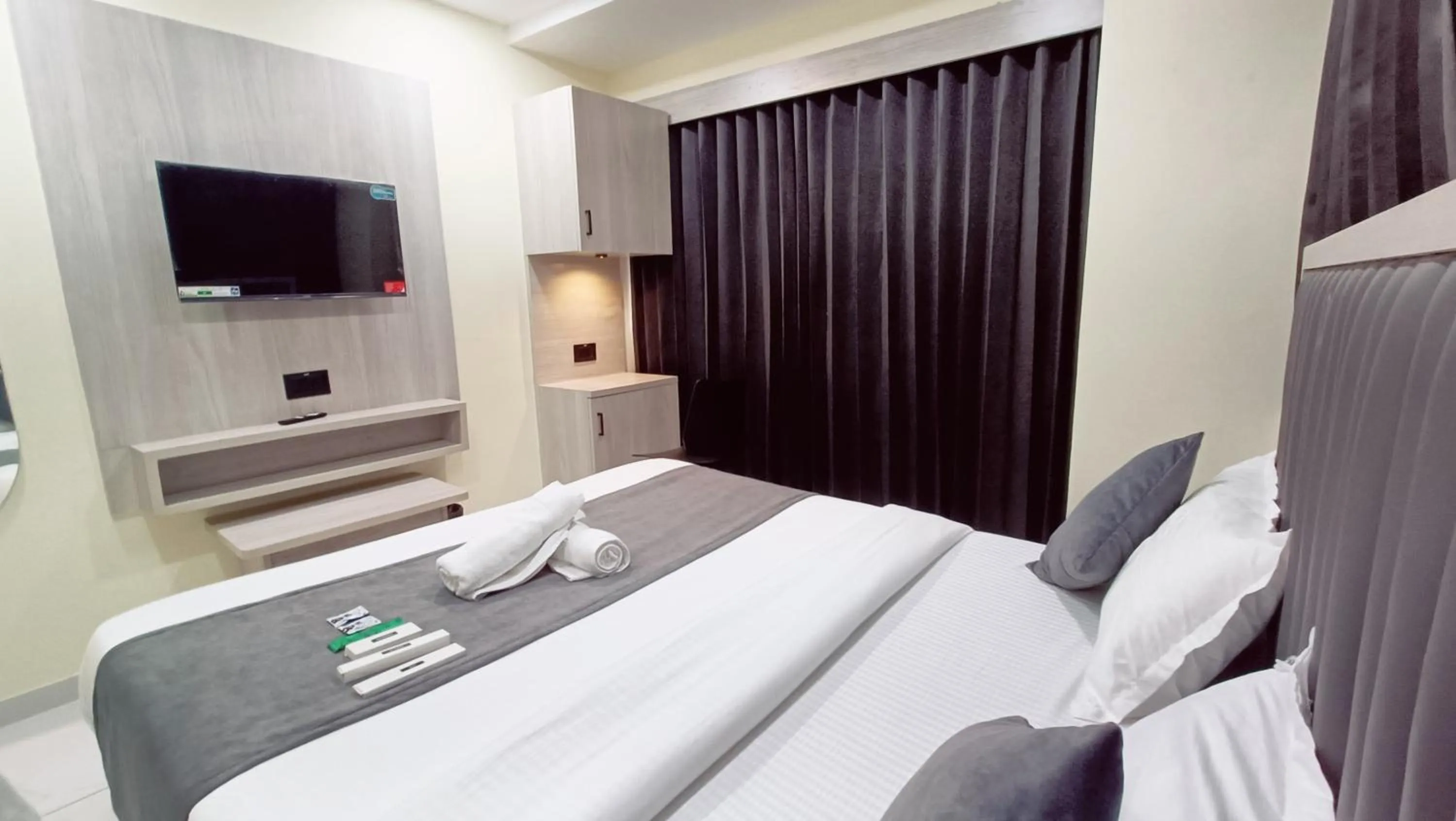 TV and multimedia, Bed in Hotel Sun PLaza