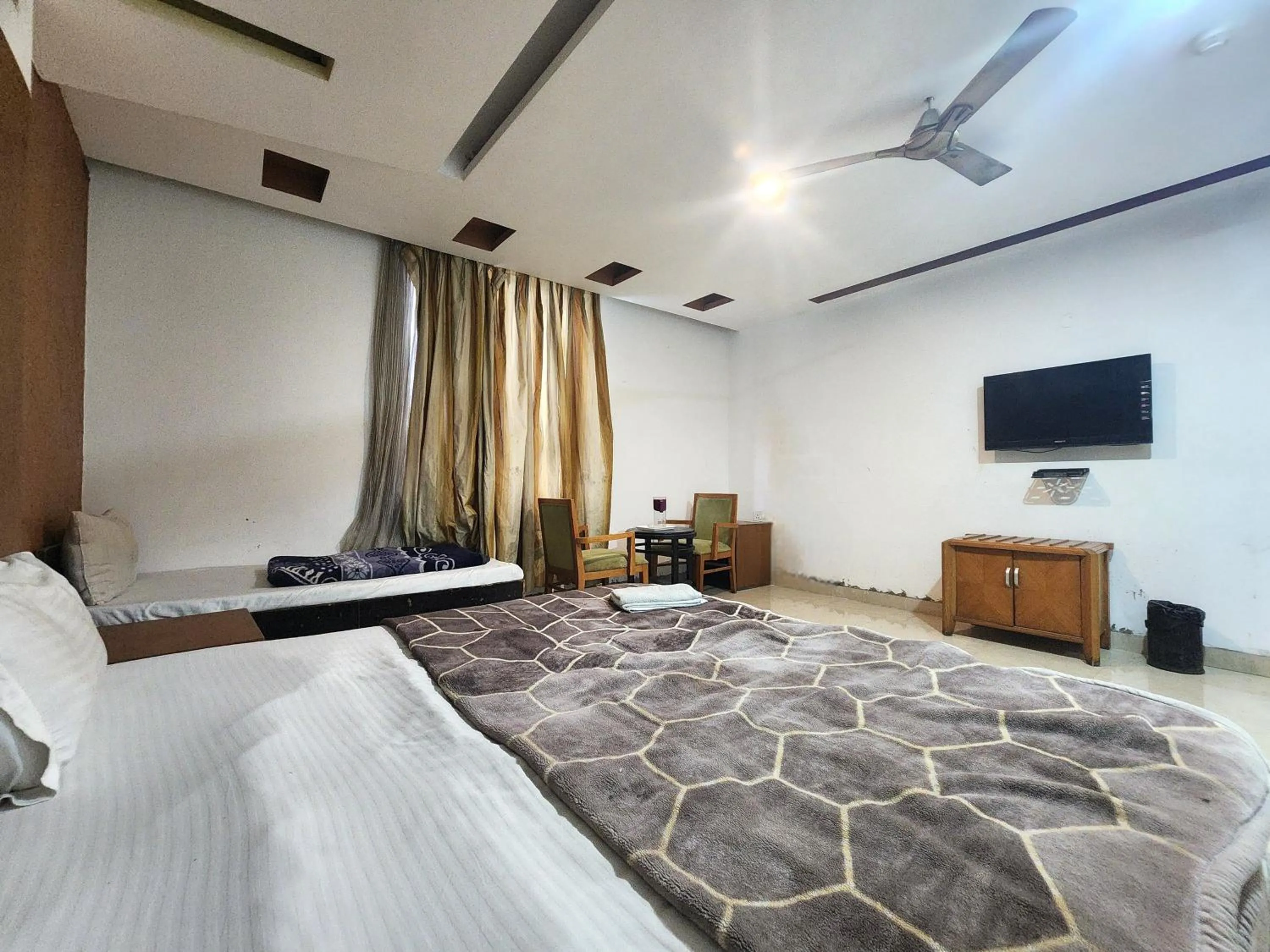 Bedroom, Bed in Hotel Florence Legacy