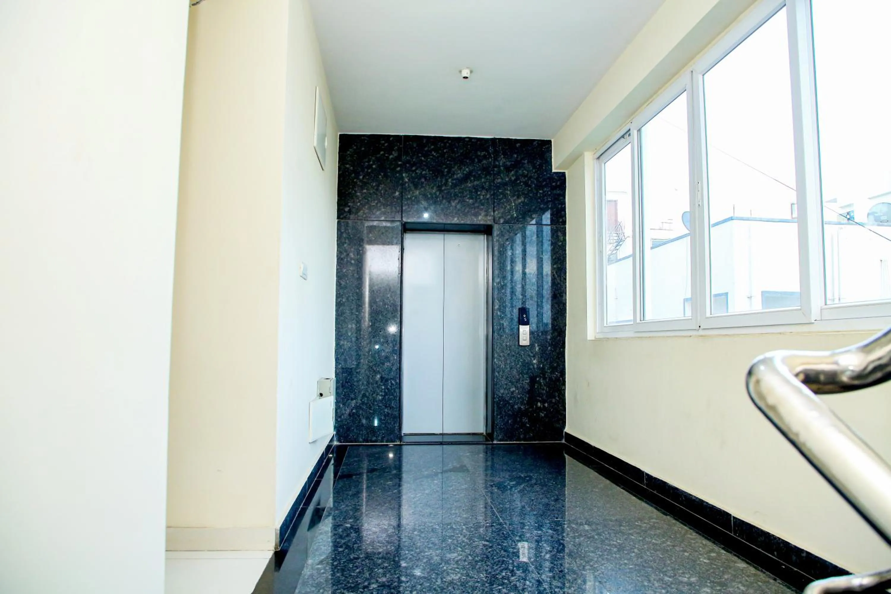 elevator in Sri Ramanjaneya Nilayam