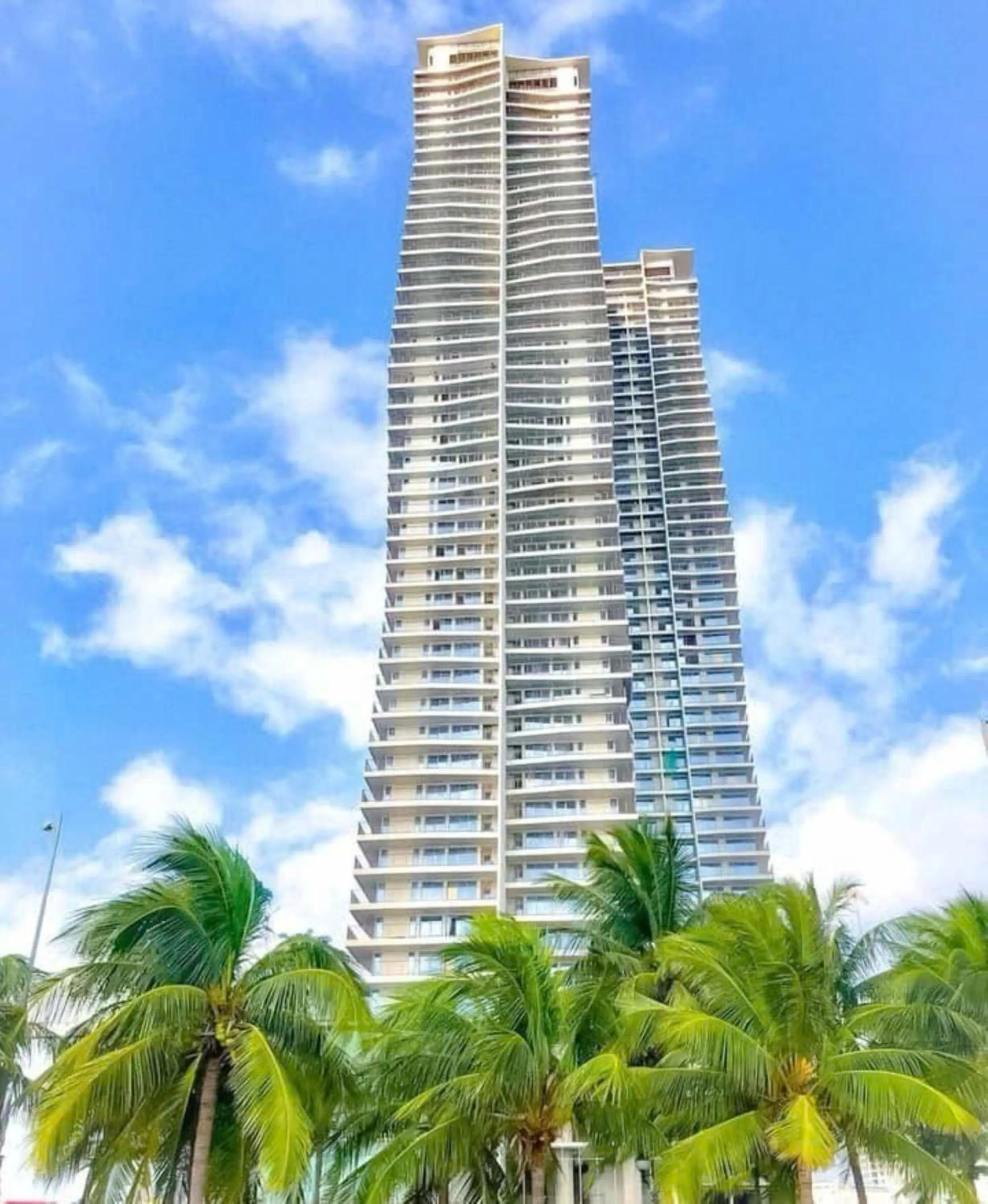 Day in Wyndham Soleil Danang - Free Two ways Airport Transport