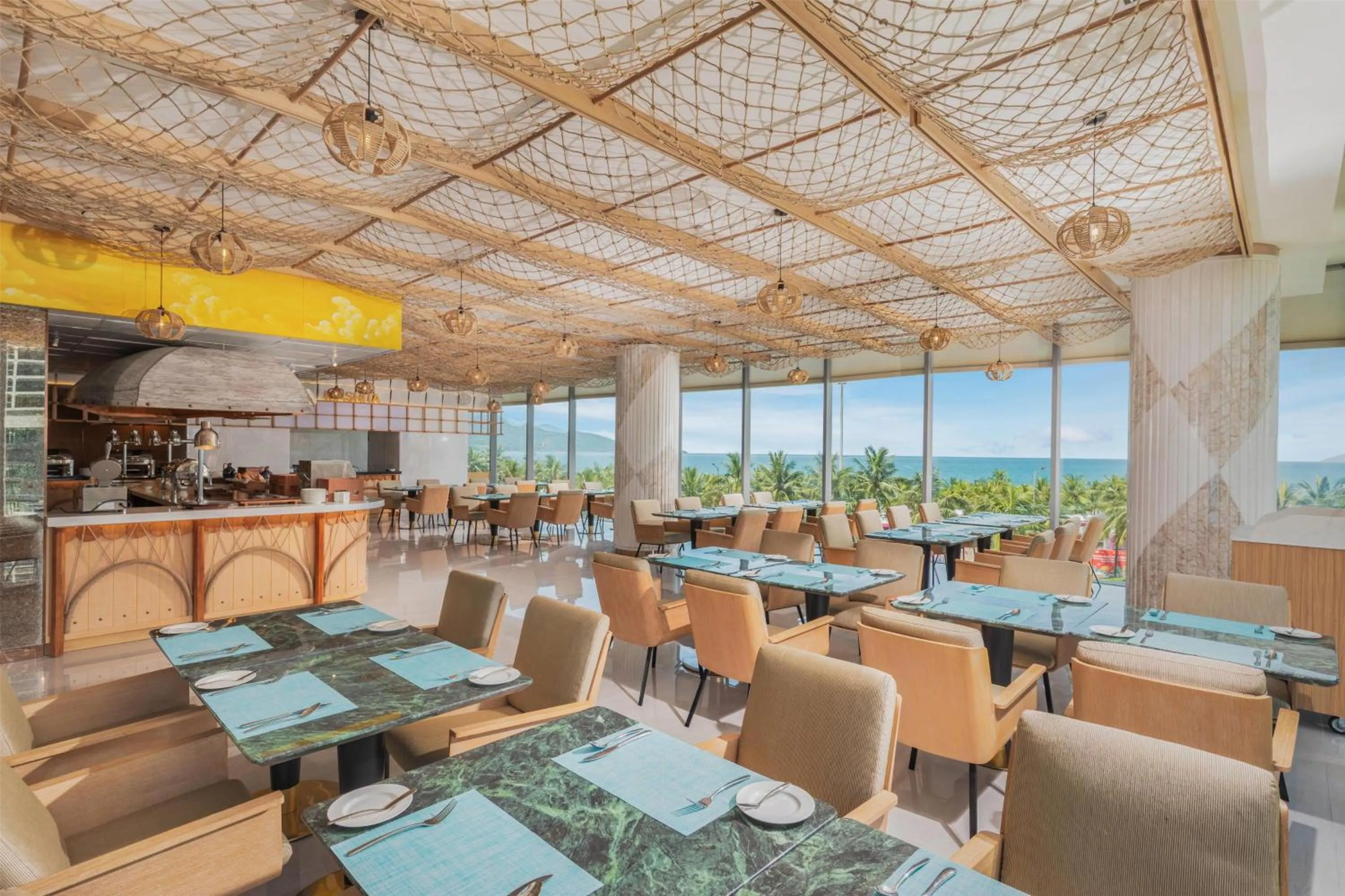 Restaurant/places to eat in Wyndham Soleil Danang - Free Two ways Airport Transport