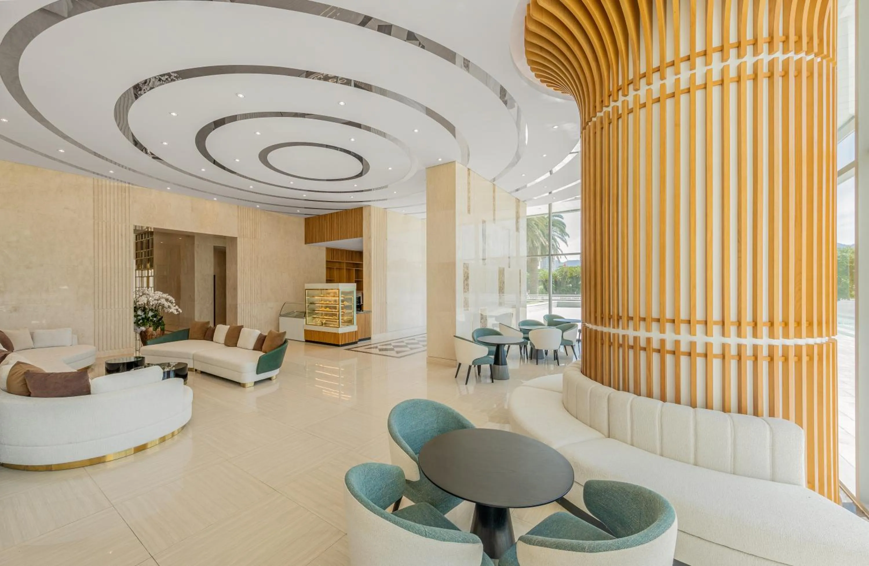 Lobby or reception in Wyndham Soleil Danang - Free Two ways Airport Transport