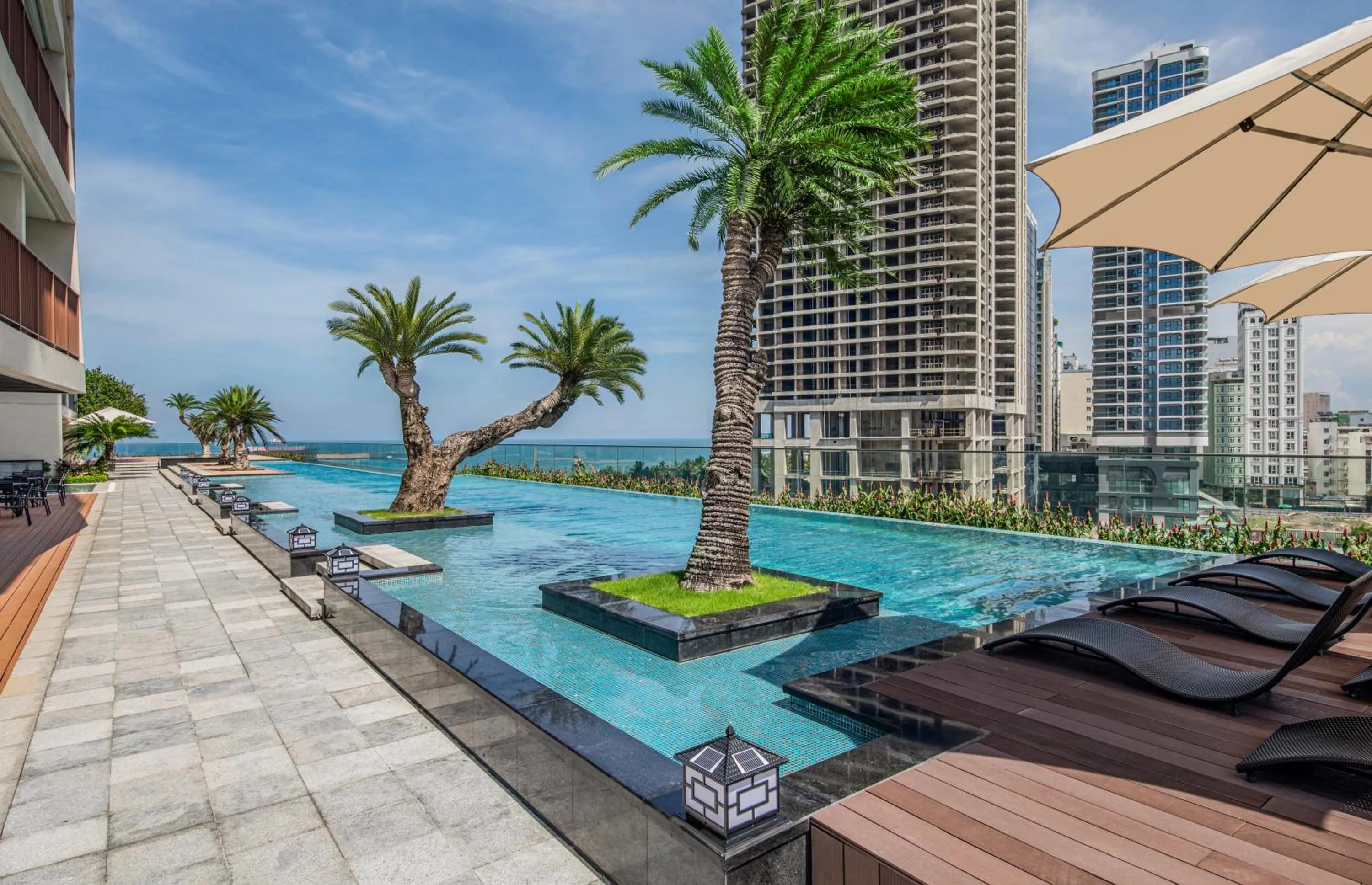 Day in Wyndham Soleil Danang - Free Two ways Airport Transport