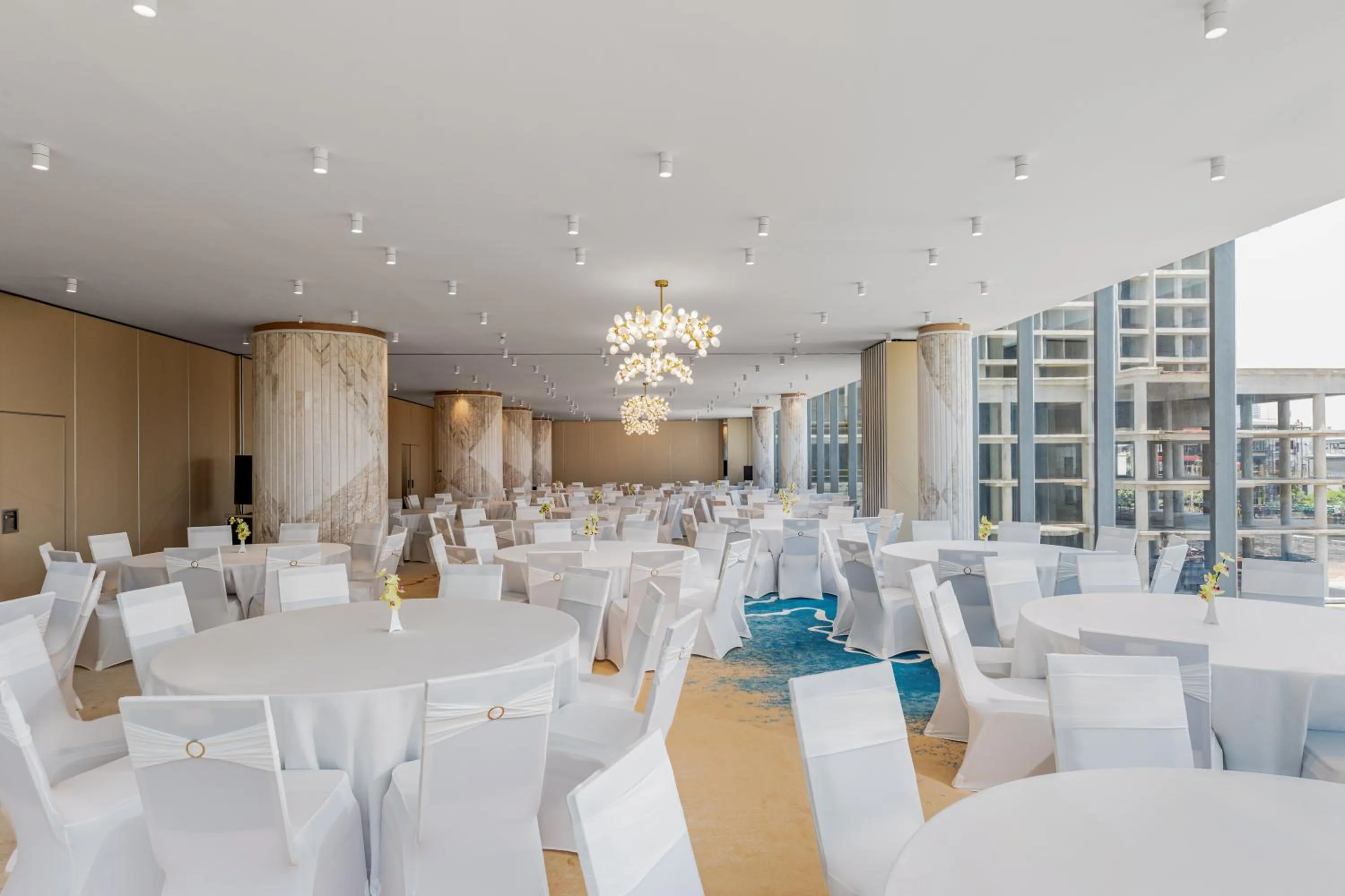 Day in Wyndham Soleil Danang - Free Two ways Airport Transport