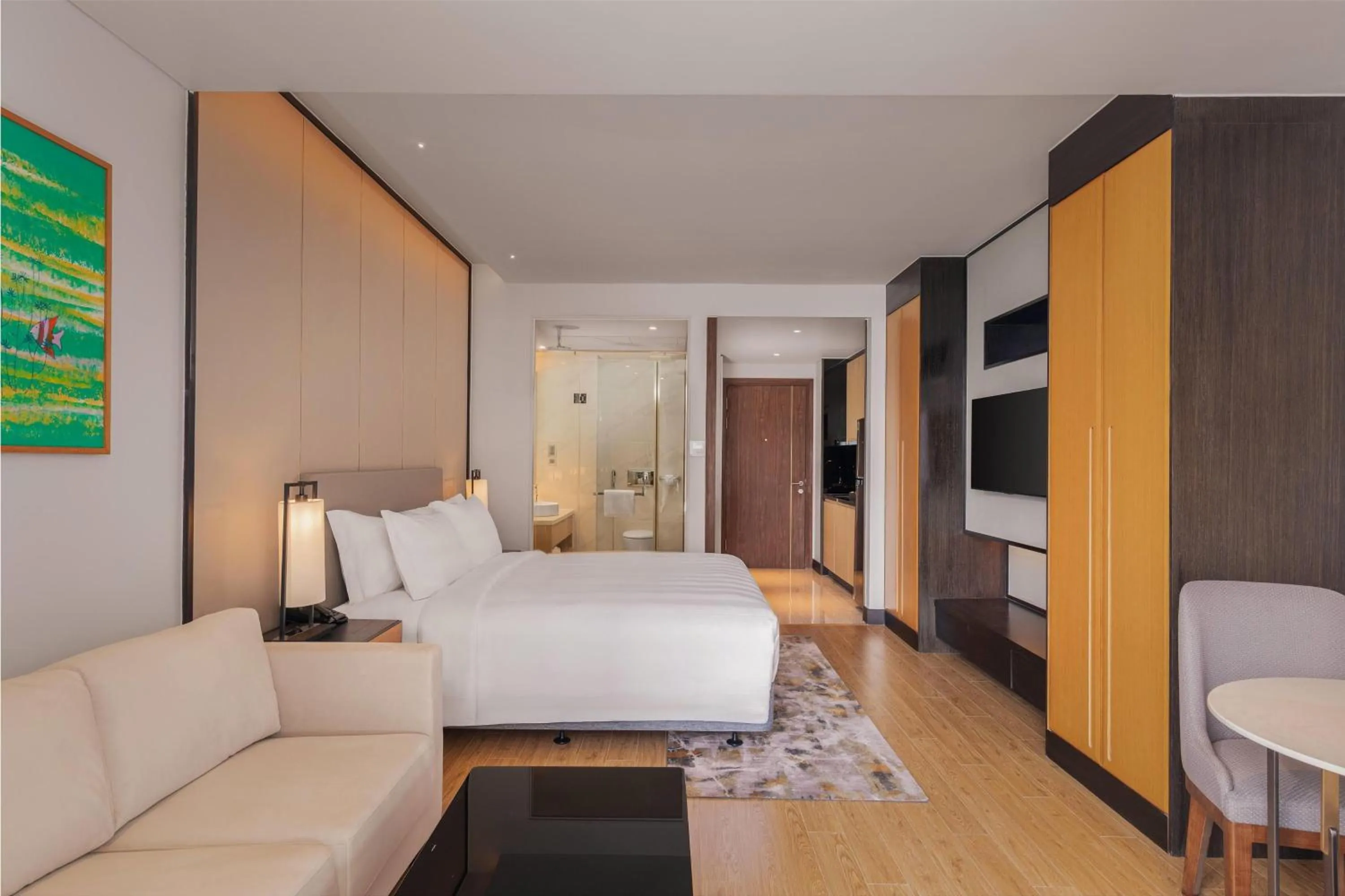 Photo of the whole room, Bed in Wyndham Soleil Danang - Free Two ways Airport Transport