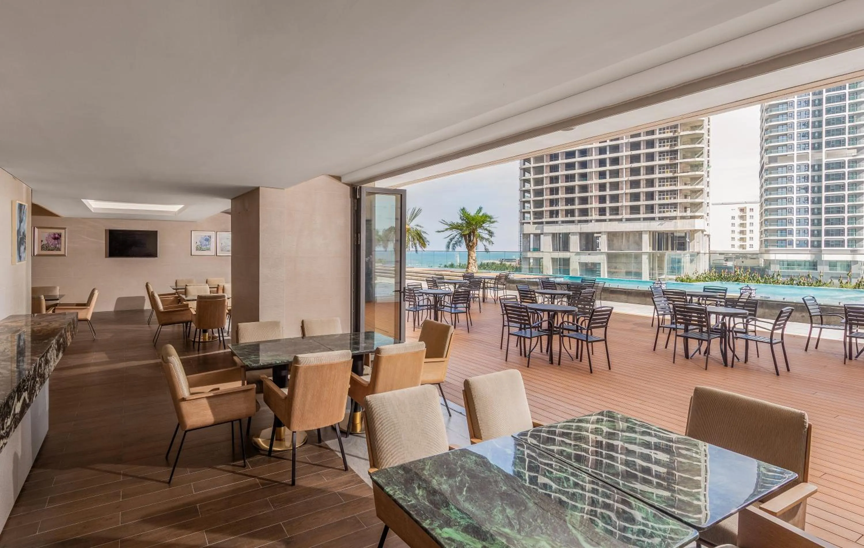 Day in Wyndham Soleil Danang - Free Two ways Airport Transport