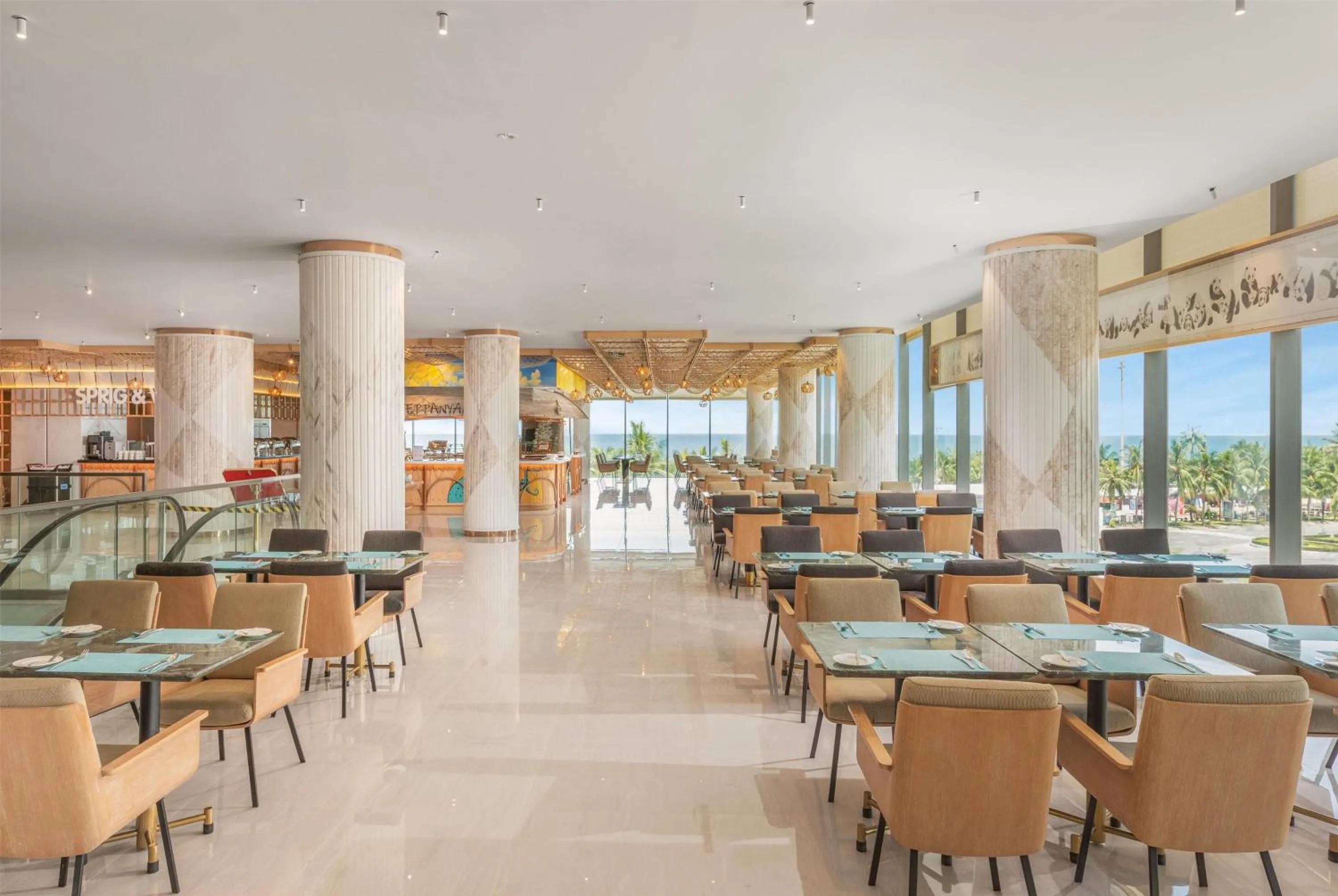 Restaurant/places to eat in Wyndham Soleil Danang - Free Two ways Airport Transport