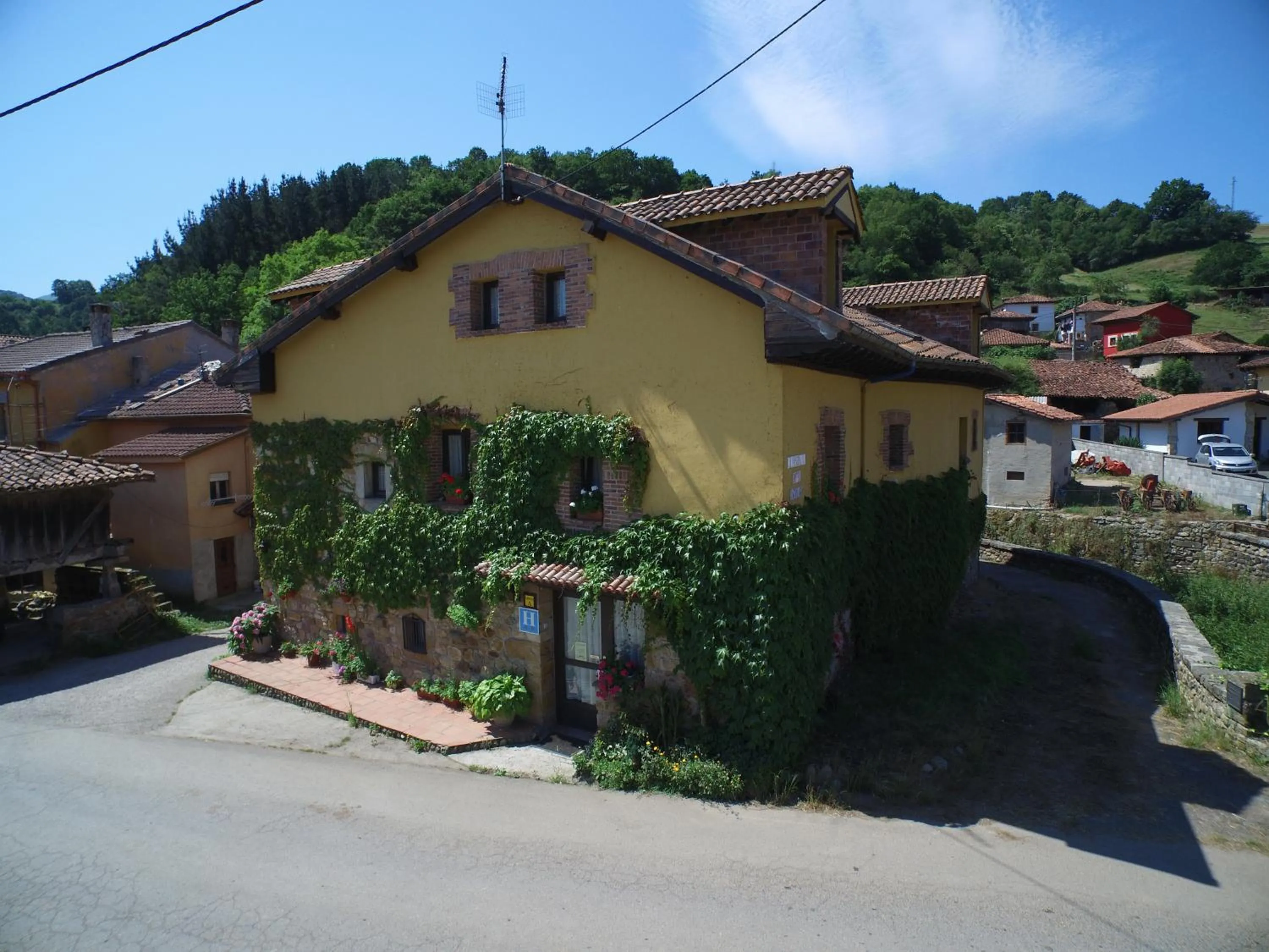 Swimming pool in Hotel Intriago I & II