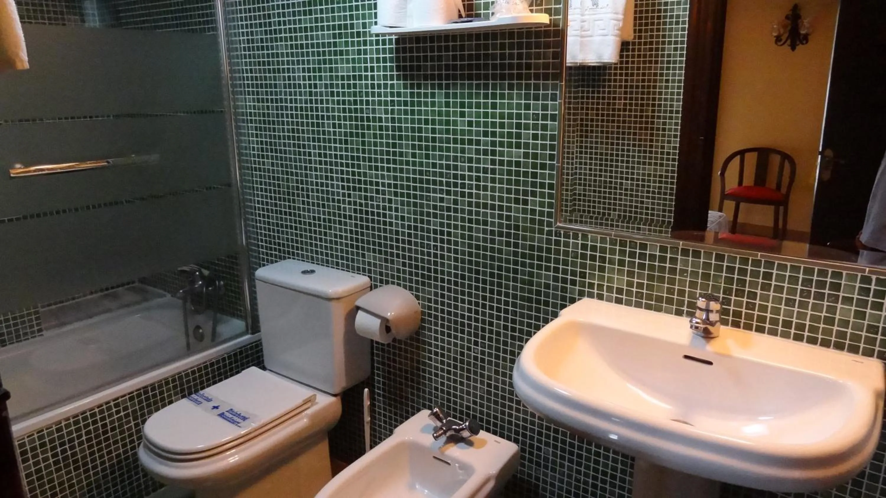 Photo of the whole room in Hotel Intriago I & II