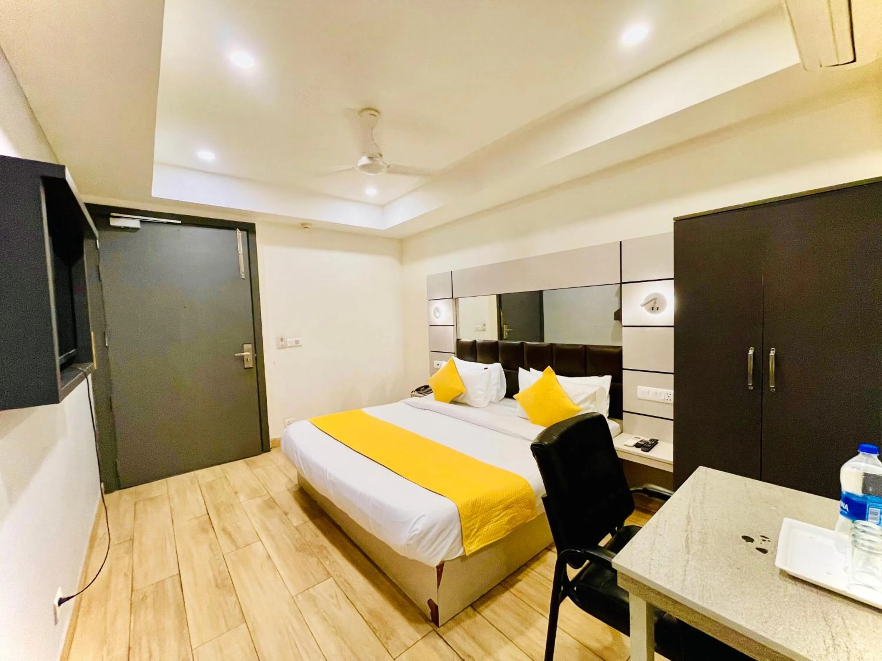 TV and multimedia, Bed in Hotel Royal Saffron by Majesta Stays