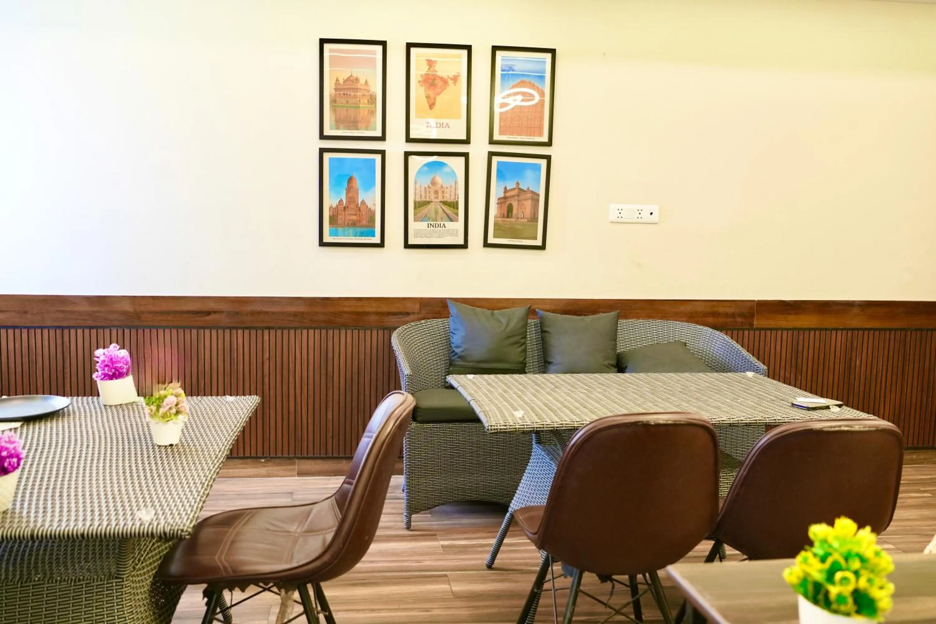 Restaurant/places to eat in Hotel Royal Saffron by Majesta Stays