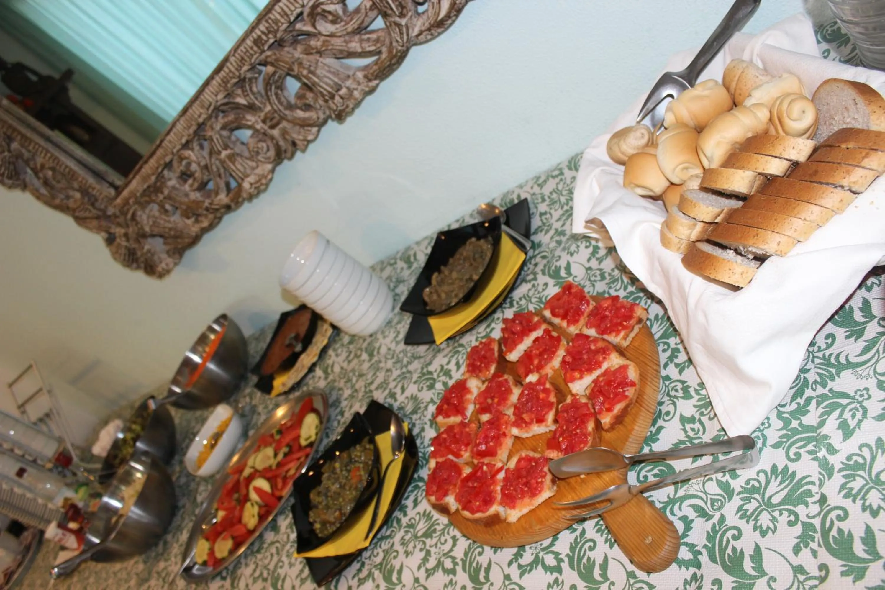 Restaurant/places to eat in Hotel Santini