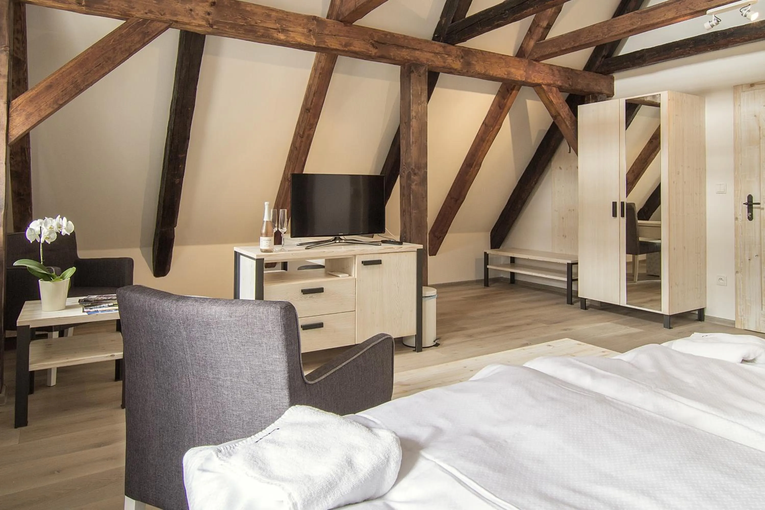 Seating area, Bed in Largo