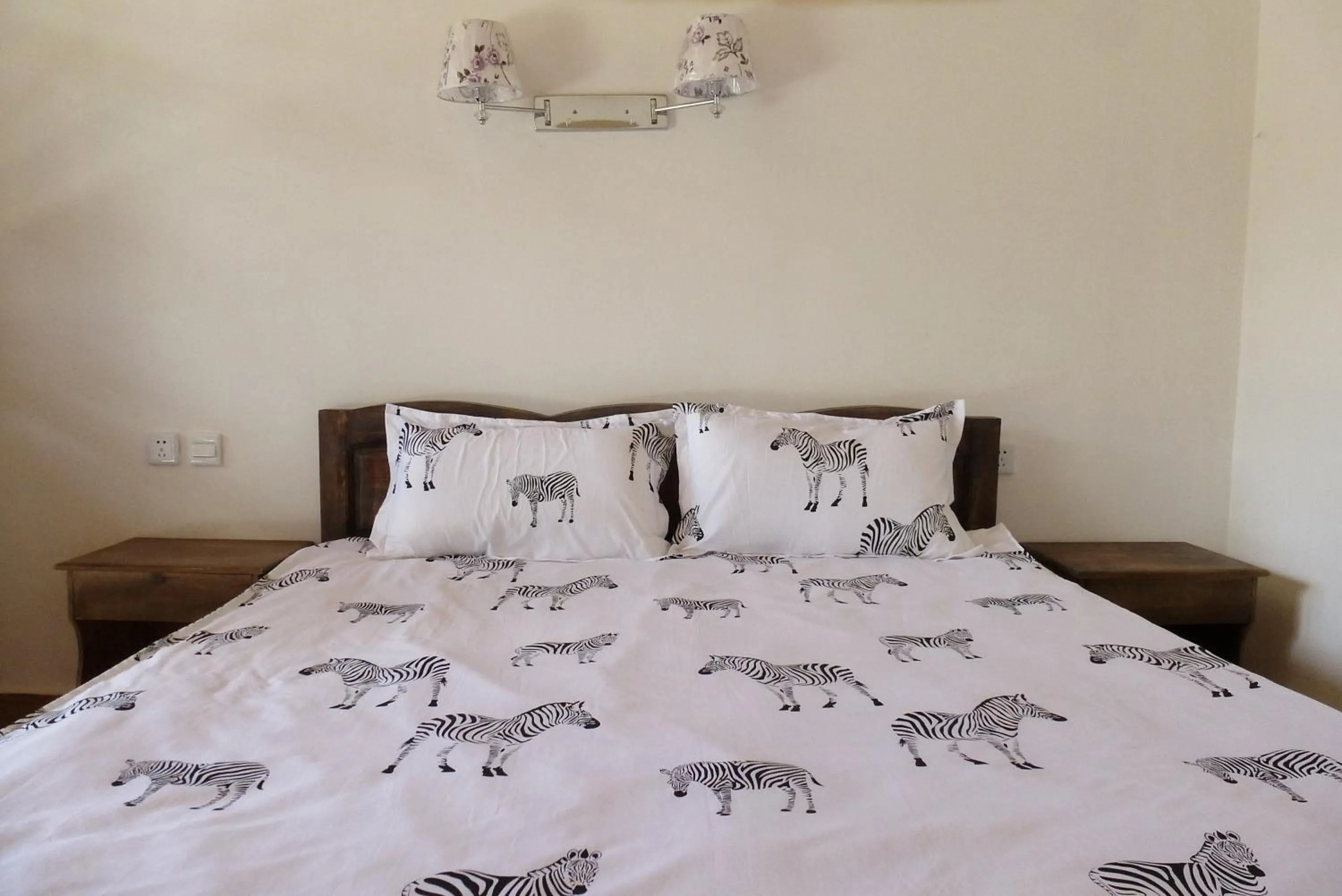 Bed in Tourist Courtyard Hotel