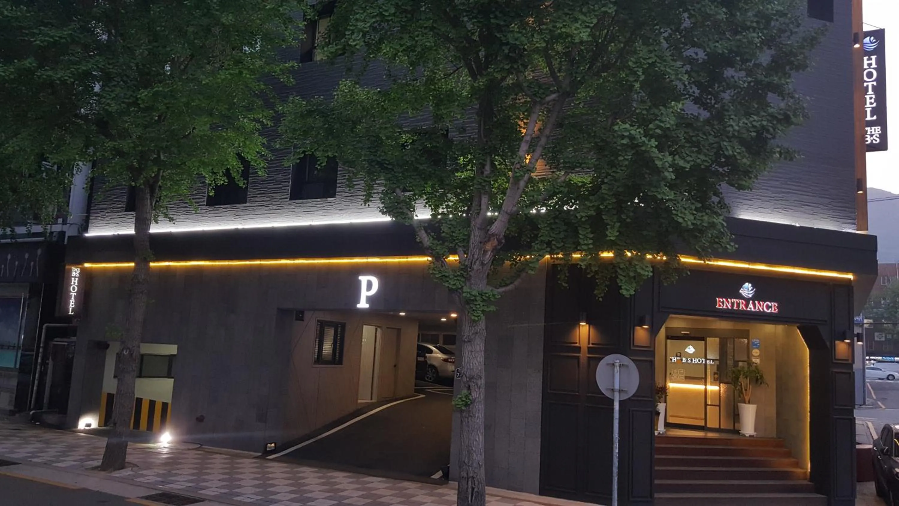 Facade/entrance in The BS Hotel Busan Station